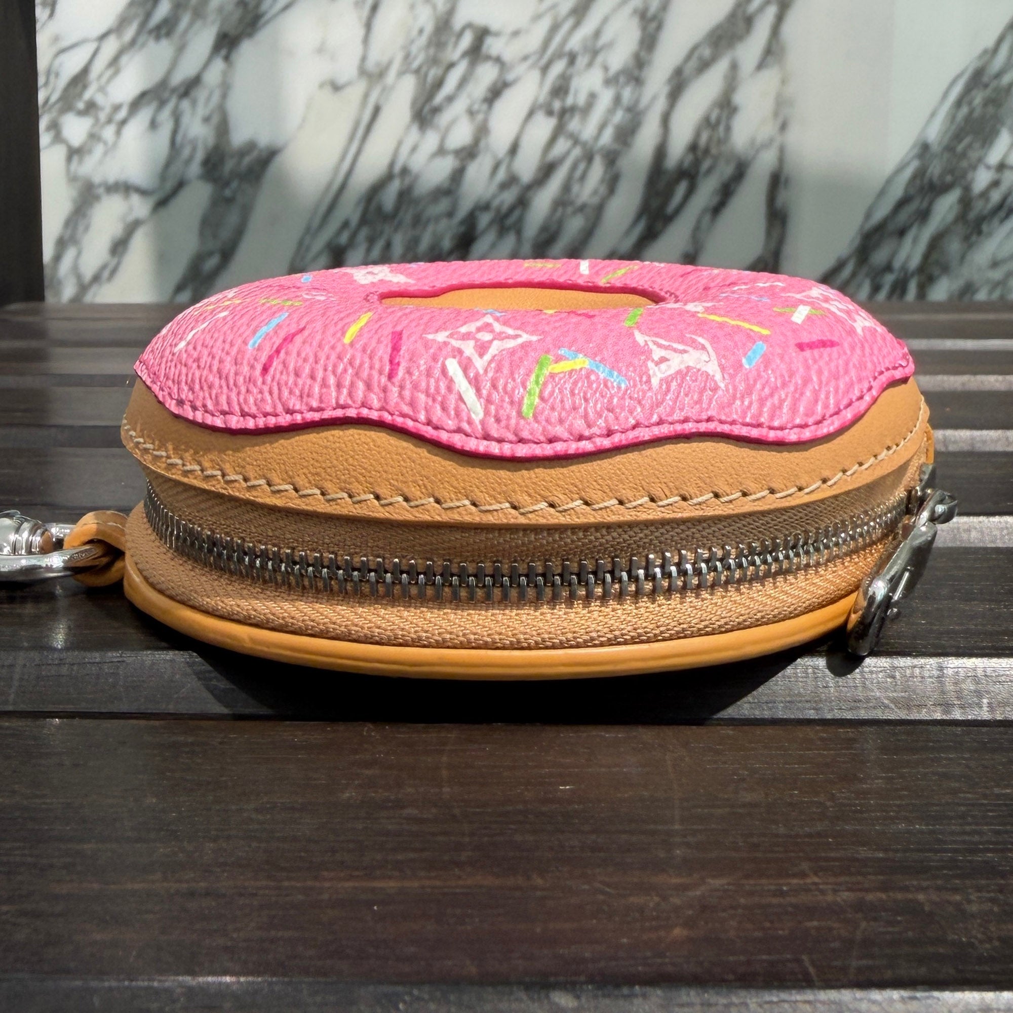 LOUIS VUITTON LV Donut Bag Charm M02549 ルイヴィトン LV ドーナッツ バッグチャーム
