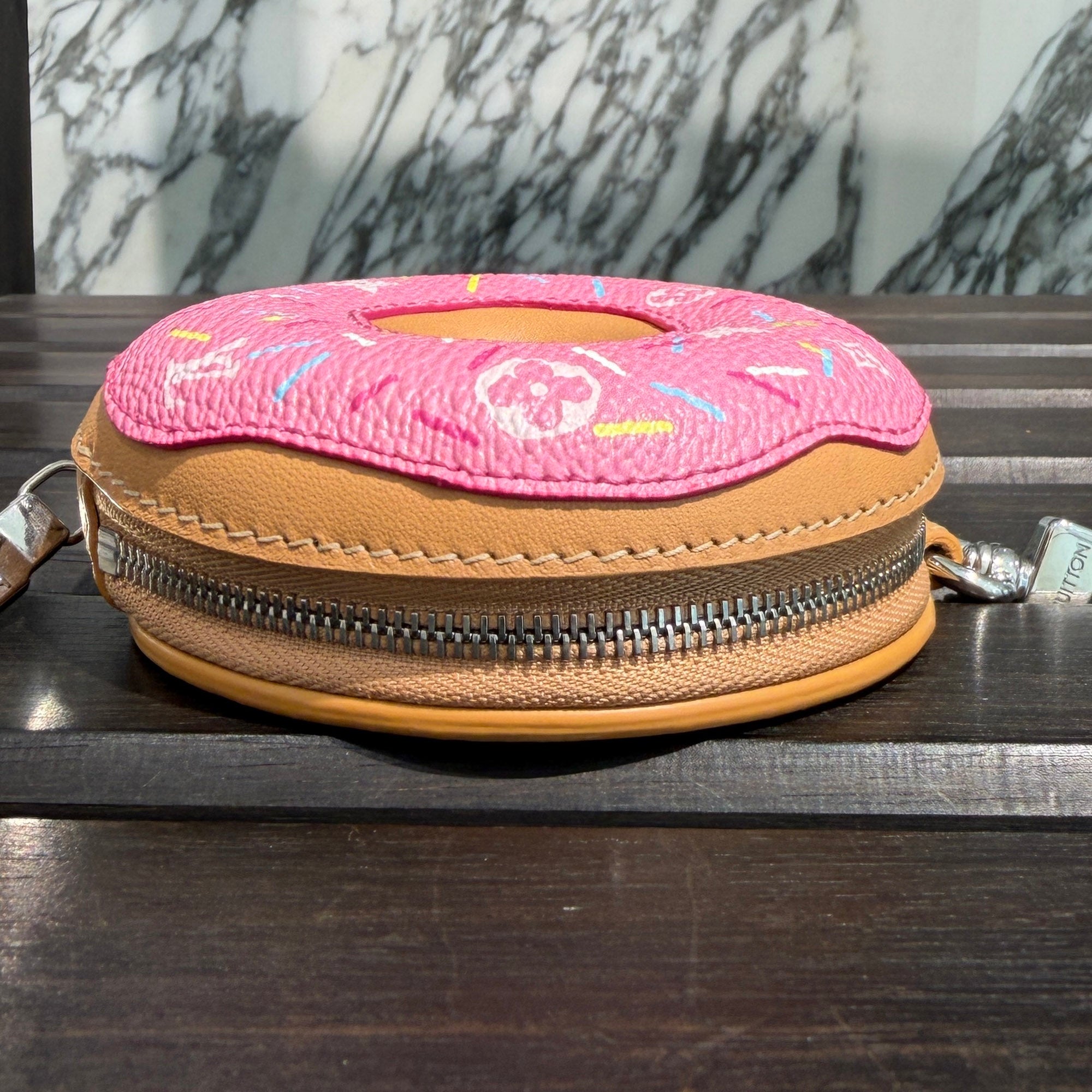 LOUIS VUITTON LV Donut Bag Charm M02549 ルイヴィトン LV ドーナッツ バッグチャーム