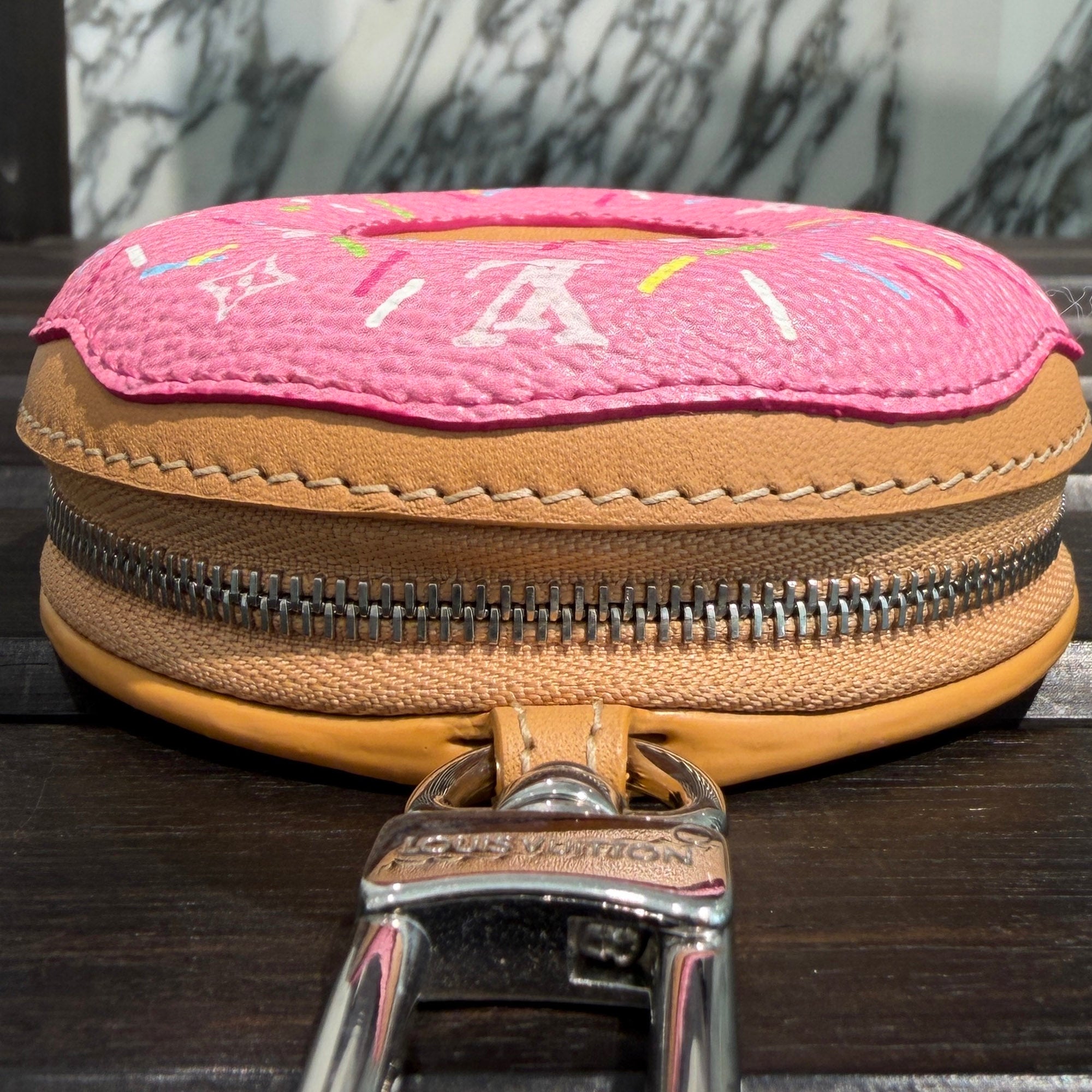 LOUIS VUITTON LV Donut Bag Charm M02549 ルイヴィトン LV ドーナッツ バッグチャーム