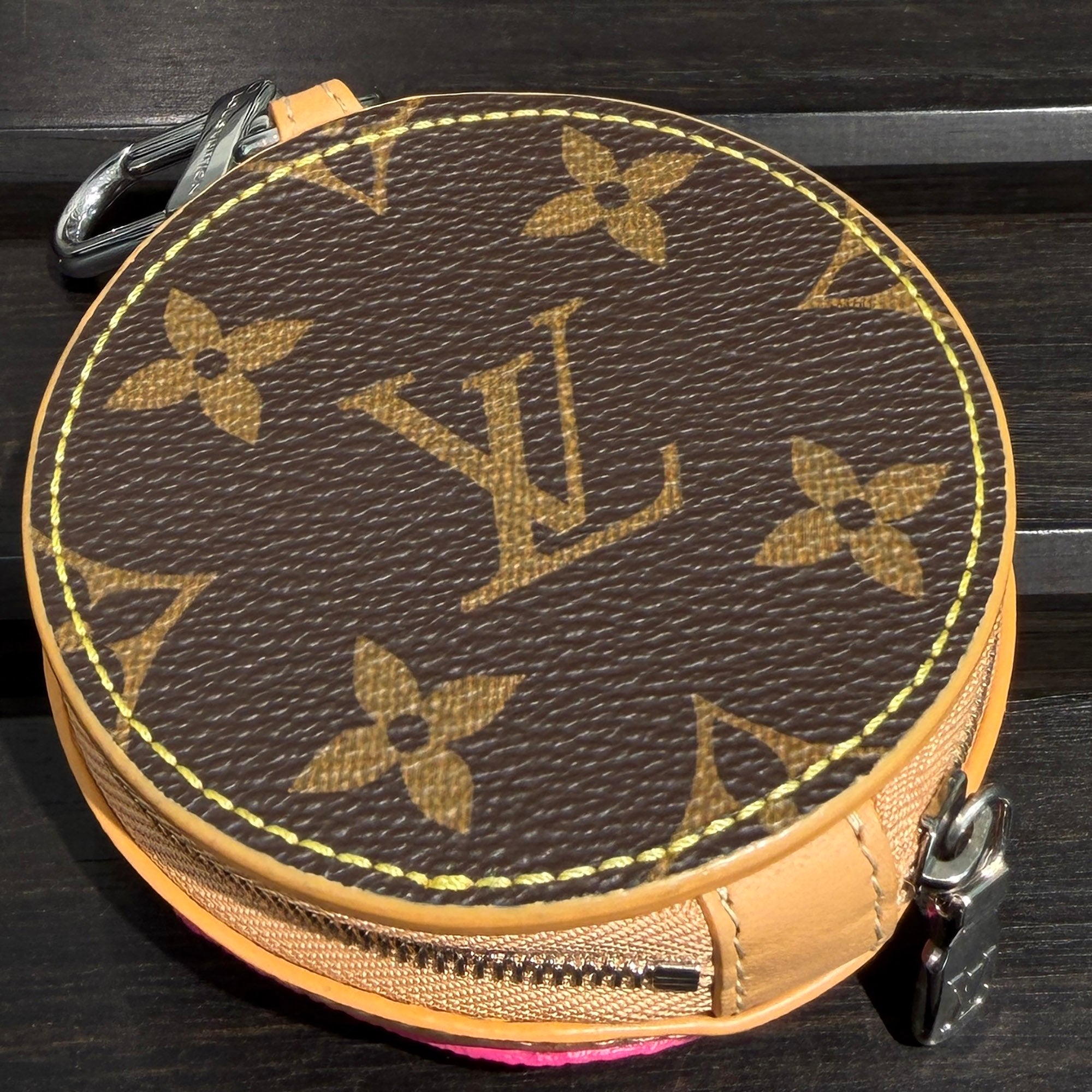 LOUIS VUITTON LV Donut Bag Charm M02549 ルイヴィトン LV ドーナッツ バッグチャーム