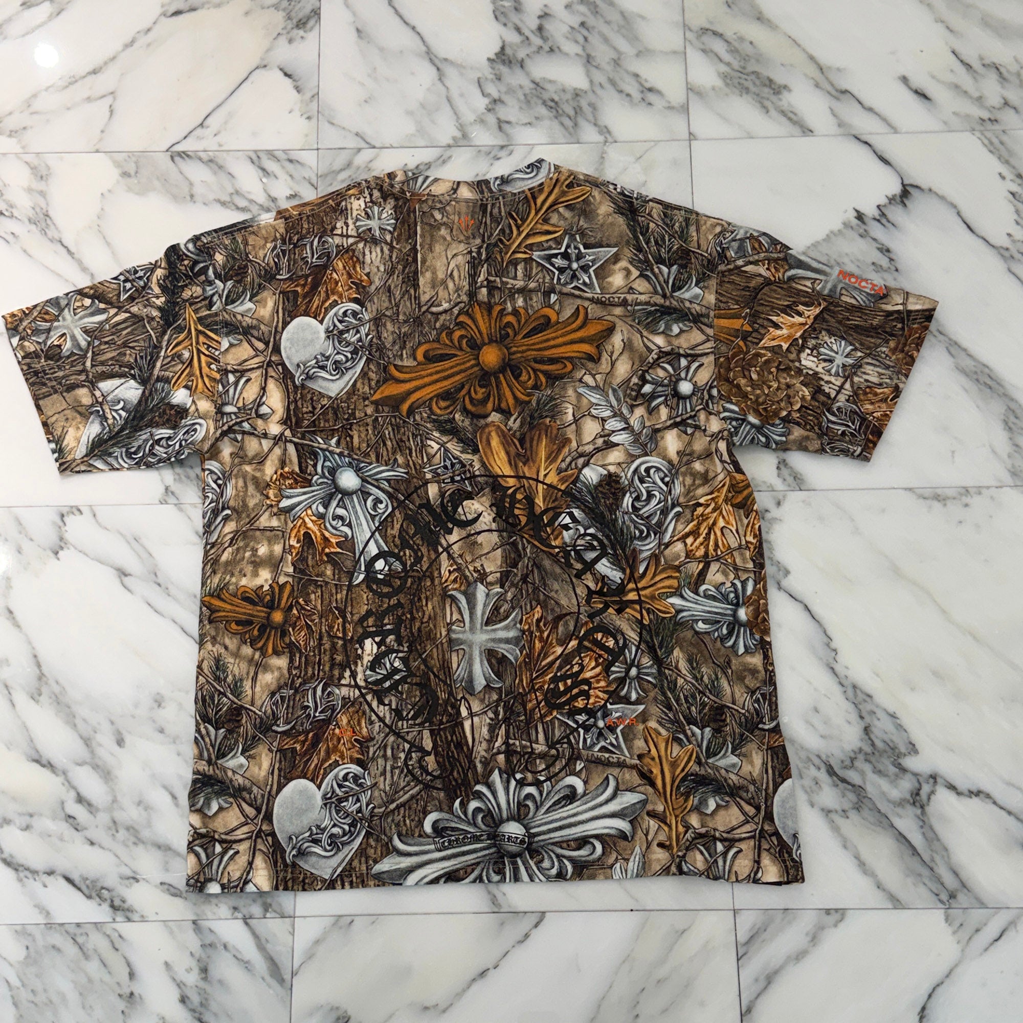 CHROME HEARTS × NIKE × Drake NOCTA 2026SS Camo Neck Logo Tee Size M クロムハーツ×ナイキ×ドレイク ノクタ カモネックロゴ Tシャツ サイズM