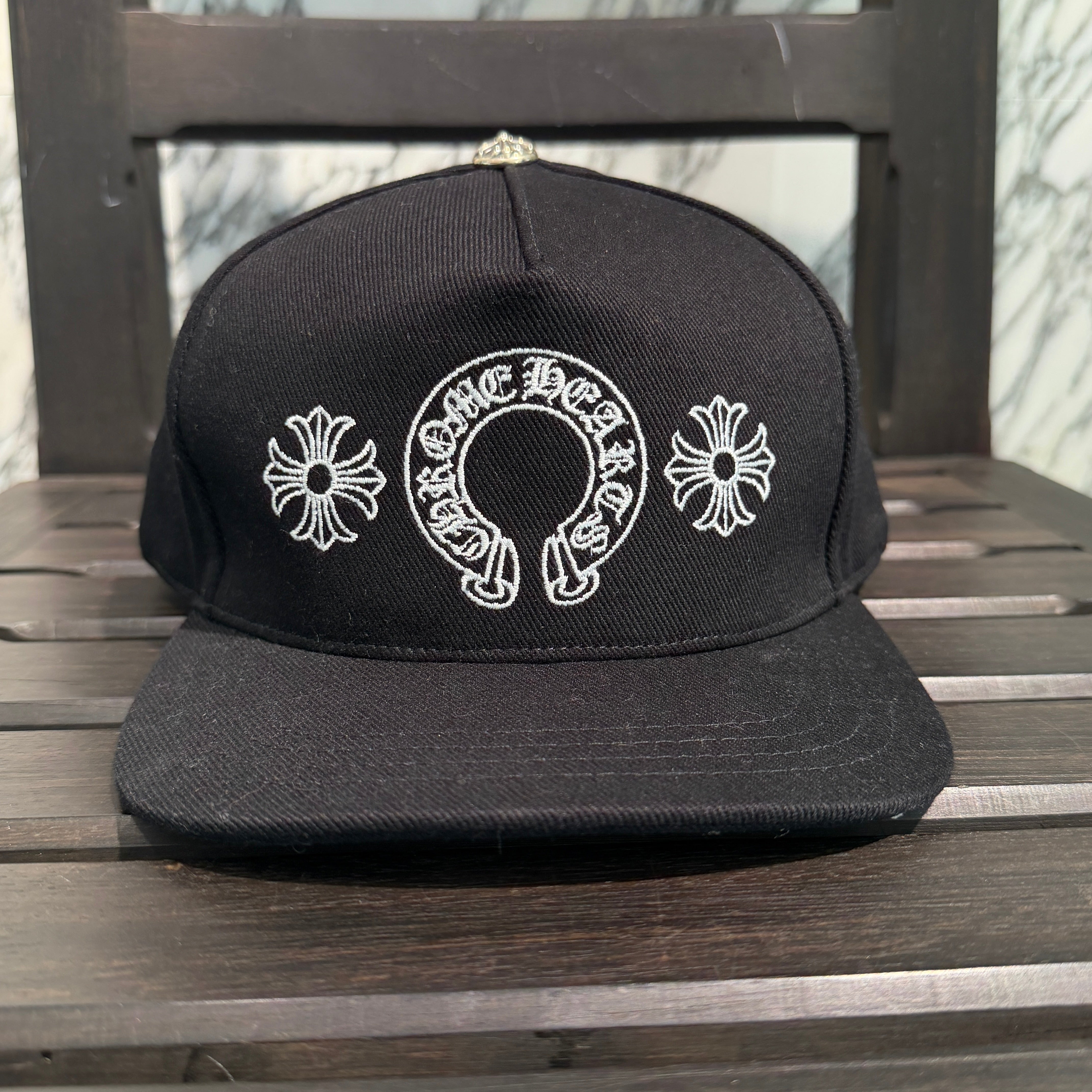CHROME HEARTS CH Plus Horseshoe Embroidery Baseball Cap Size ONE SIZE (51-61) クロムハーツ CHプラス ホースシュー 刺繍 ベースボールキャップ サイズONE SIZE (51-61)