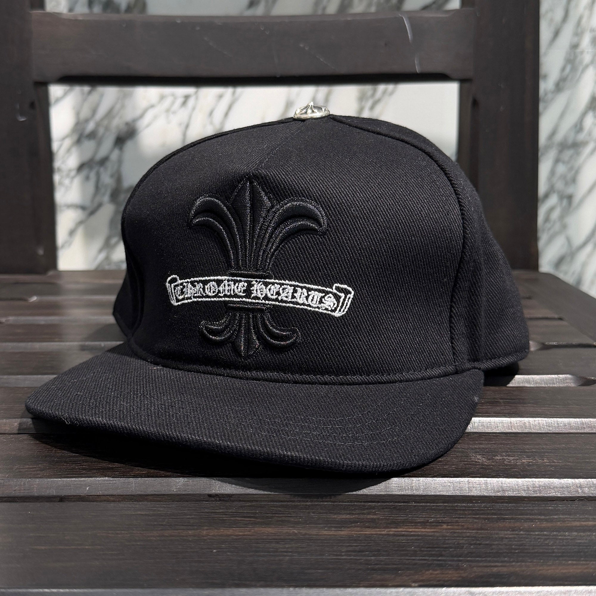 CHROME HEARTS BS Flare Scroll Embroidery Baseball Cap Size ONE SIZE (51-61) クロムハーツ BSフレア スクロール 刺繍 ベースボールキャップ サイズONE SIZE (51-61)
