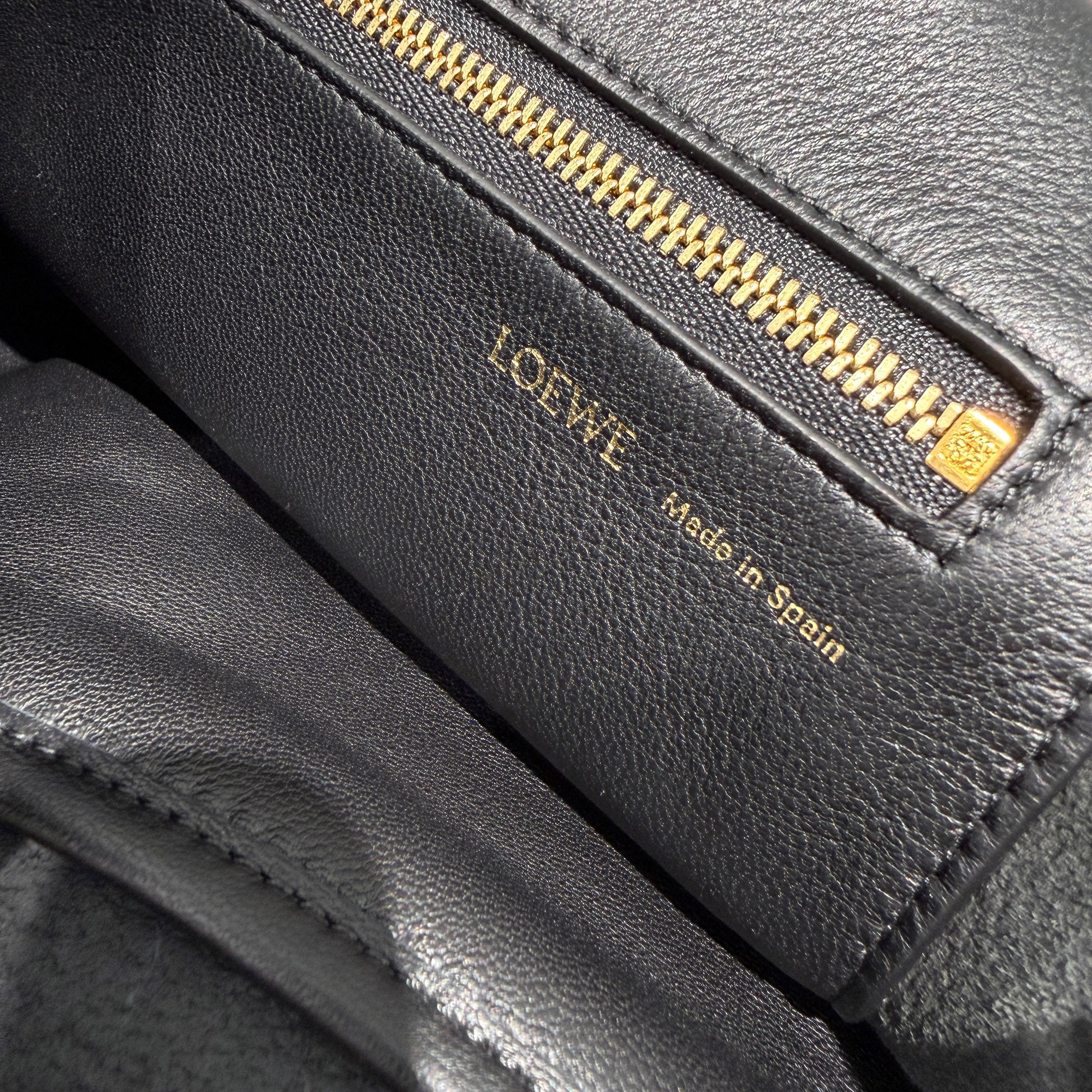 LOEWE 2023AW Squeeze Shoulder Bag Medium A914Q37X01 ロエベ スクイーズ ショルダーバッグ ミディアム