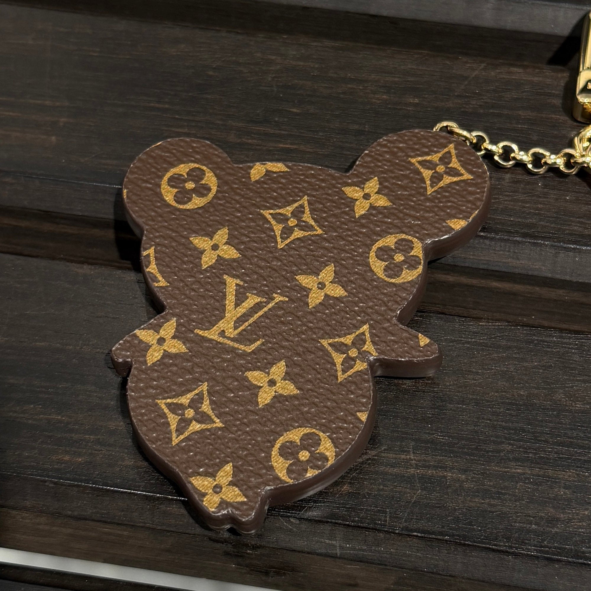 LOUIS VUITTON × Takashi Murakami 2025SS Super Flat Panda Keychain M02467 ルイヴィトン×村上隆 スーパーフラット パンダ キーホルダー