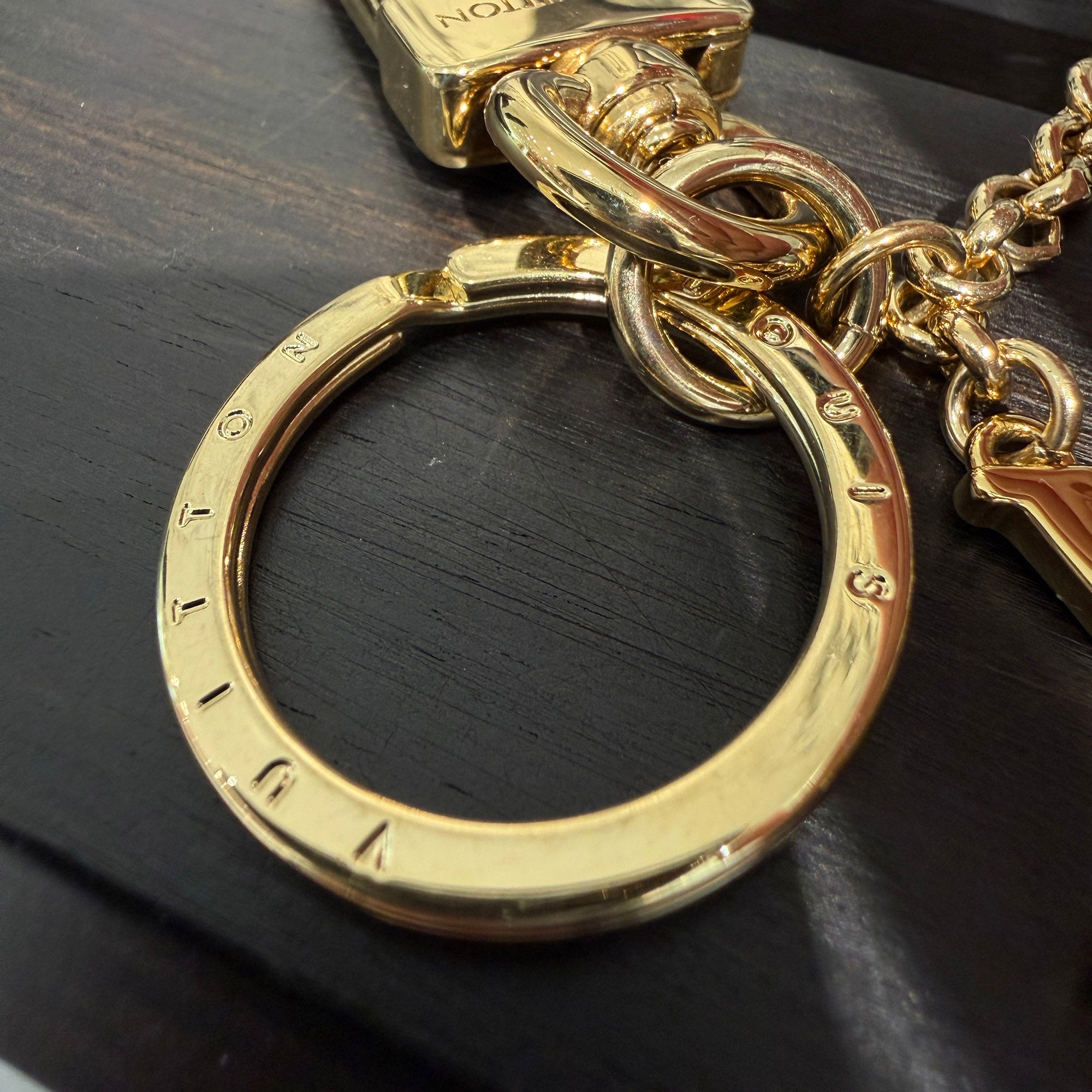 LOUIS VUITTON × Takashi Murakami 2025SS Super Flat Panda Keychain M02467 ルイヴィトン×村上隆 スーパーフラット パンダ キーホルダー