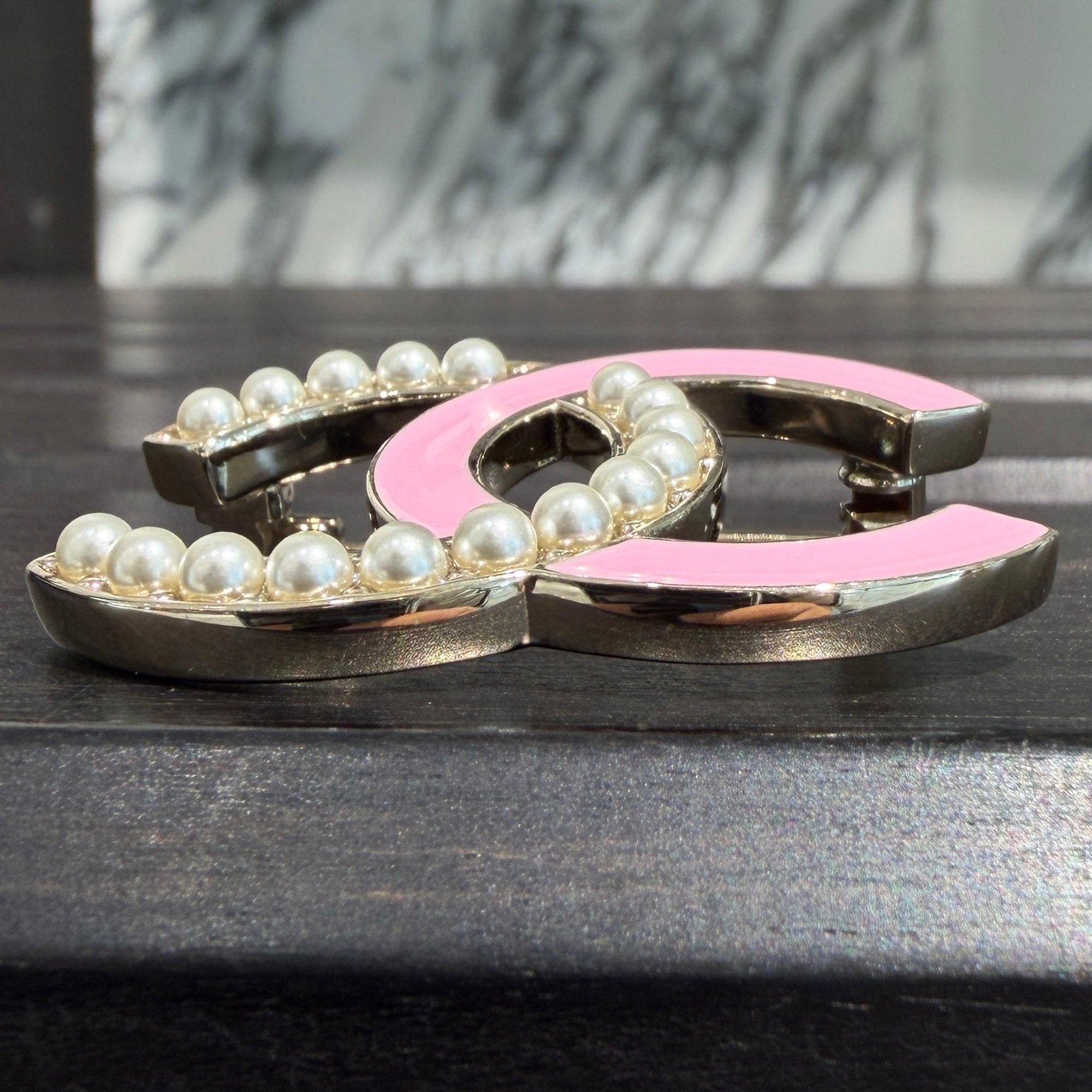 CHANEL 2025AW 25B Coco Mark Logo Pearl Enamel Brooch シャネル 25B ココマーク パール エナメル ブローチ