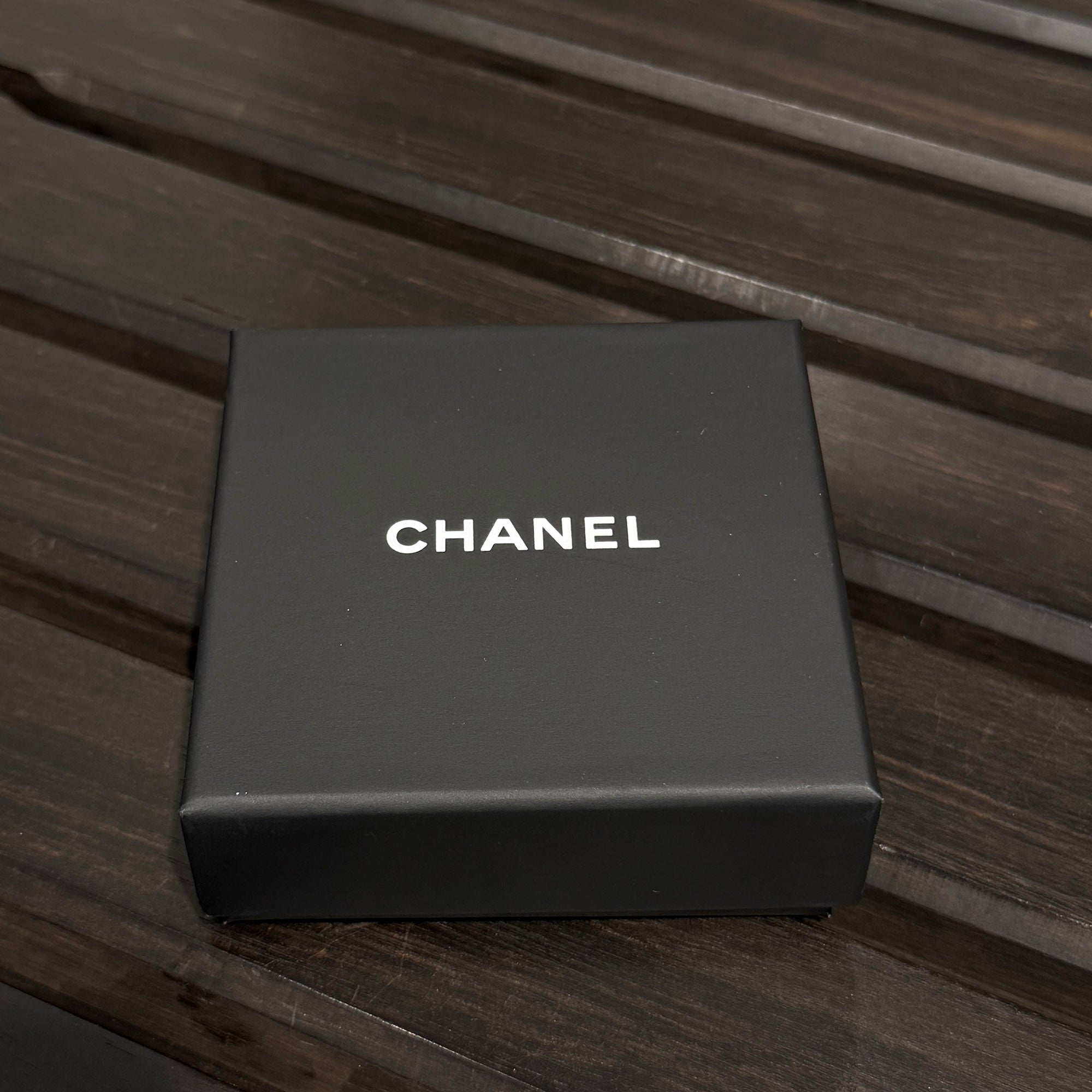 CHANEL 2025AW 25B Coco Mark Logo Pearl Enamel Brooch シャネル 25B ココマーク パール エナメル ブローチ