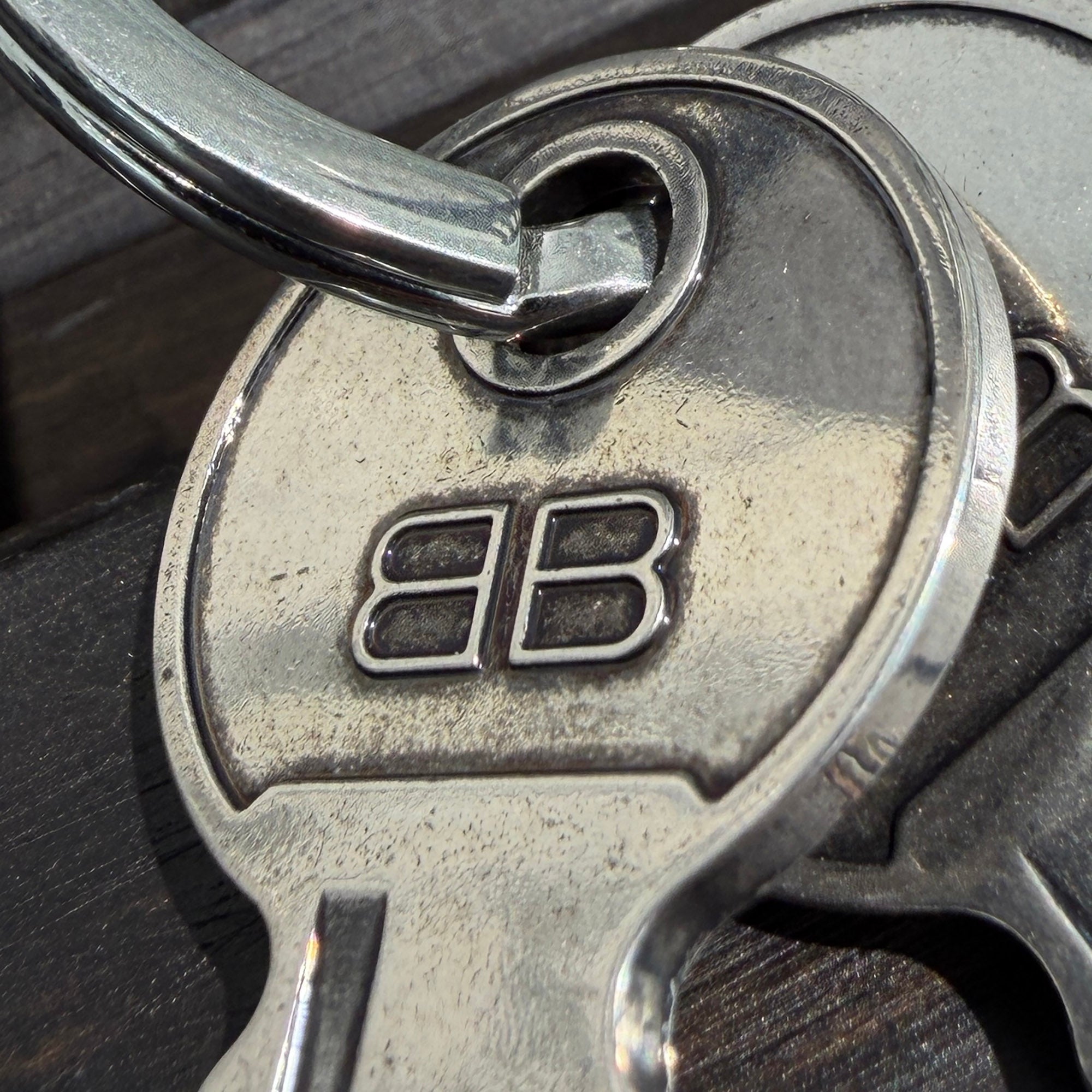 BALENCIAGA × Automobili Lamborghini 2025AW Shield Charm 8355222ABZD1000 バレンシアガ × アウトモビリ ランボルギーニ シールドチャーム