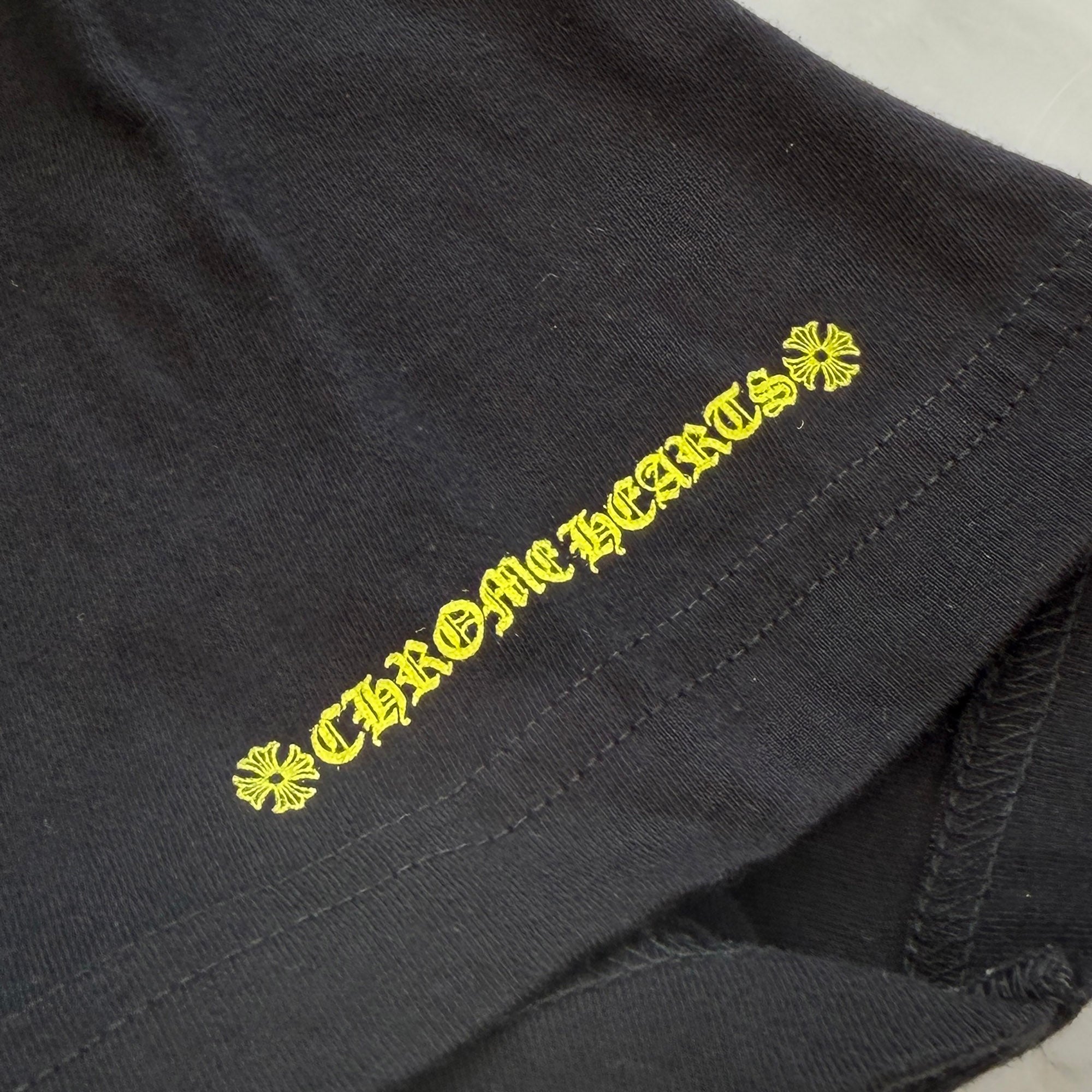 CHROME HEARTS Old English Yellow Neck Logo Short Sleeve Tee Size M クロムハーツ オールドイングリッシュ イエローネックロゴ ショートスリーブ Tシャツ サイズM
