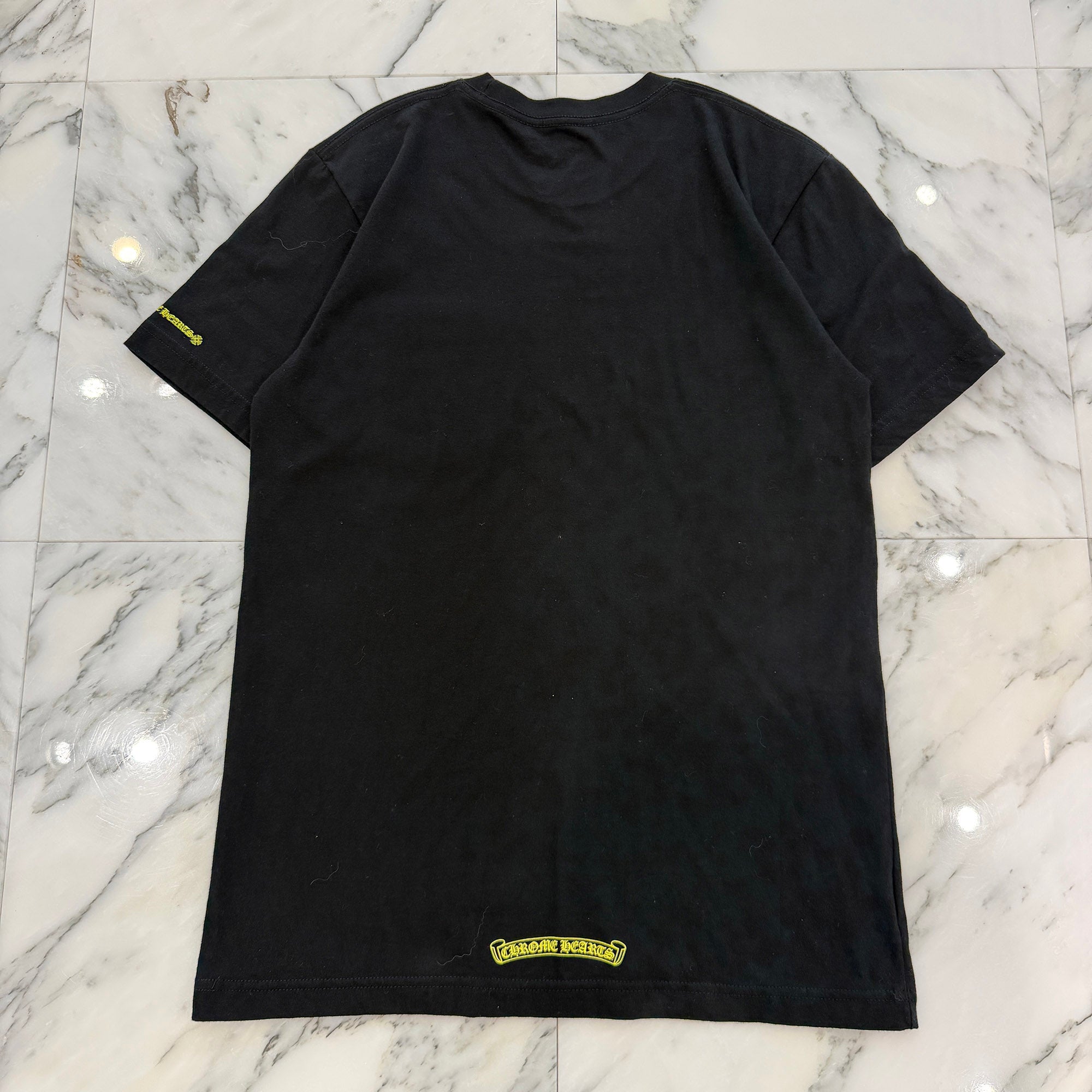 CHROME HEARTS Old English Yellow Neck Logo Short Sleeve Tee Size M クロムハーツ オールドイングリッシュ イエローネックロゴ ショートスリーブ Tシャツ サイズM