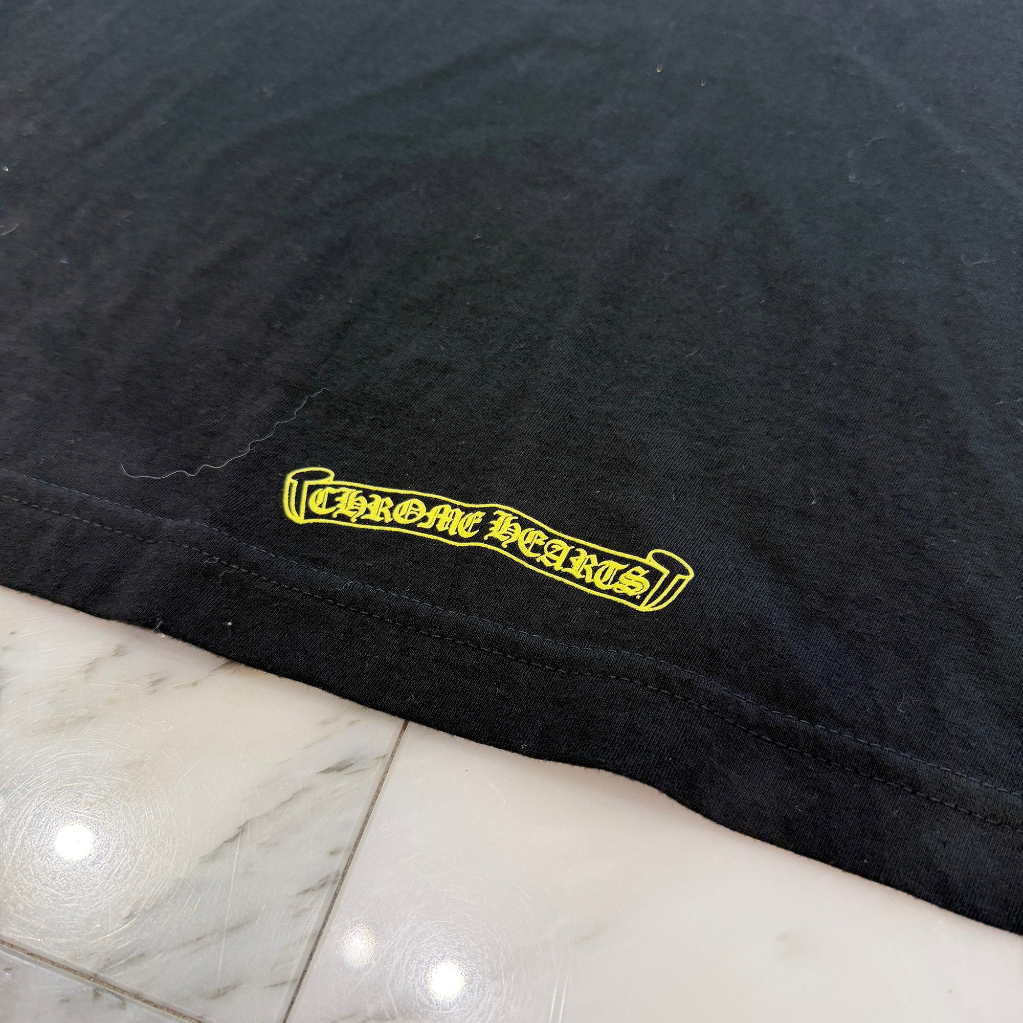 CHROME HEARTS Old English Yellow Neck Logo Short Sleeve Tee Size M クロムハーツ オールドイングリッシュ イエローネックロゴ ショートスリーブ Tシャツ サイズM