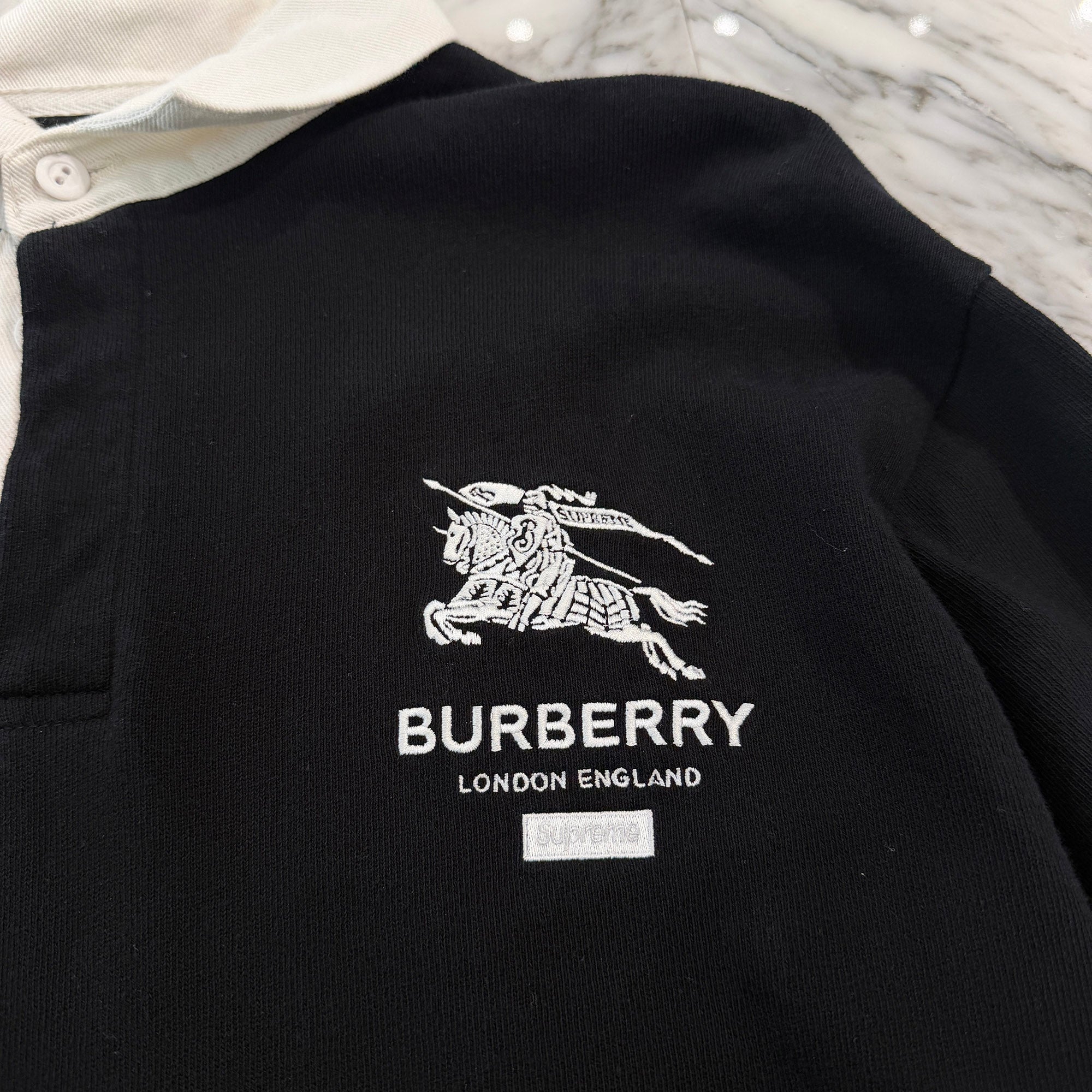 Supreme × BURBERRY 2022SS Embroidered Logo Rugby Long Sleeve Shirt SUP-SS22-100 Size M シュプリーム×バーバリー 刺繡ロゴ ラグビー ロングスリーブ シャツ サイズM