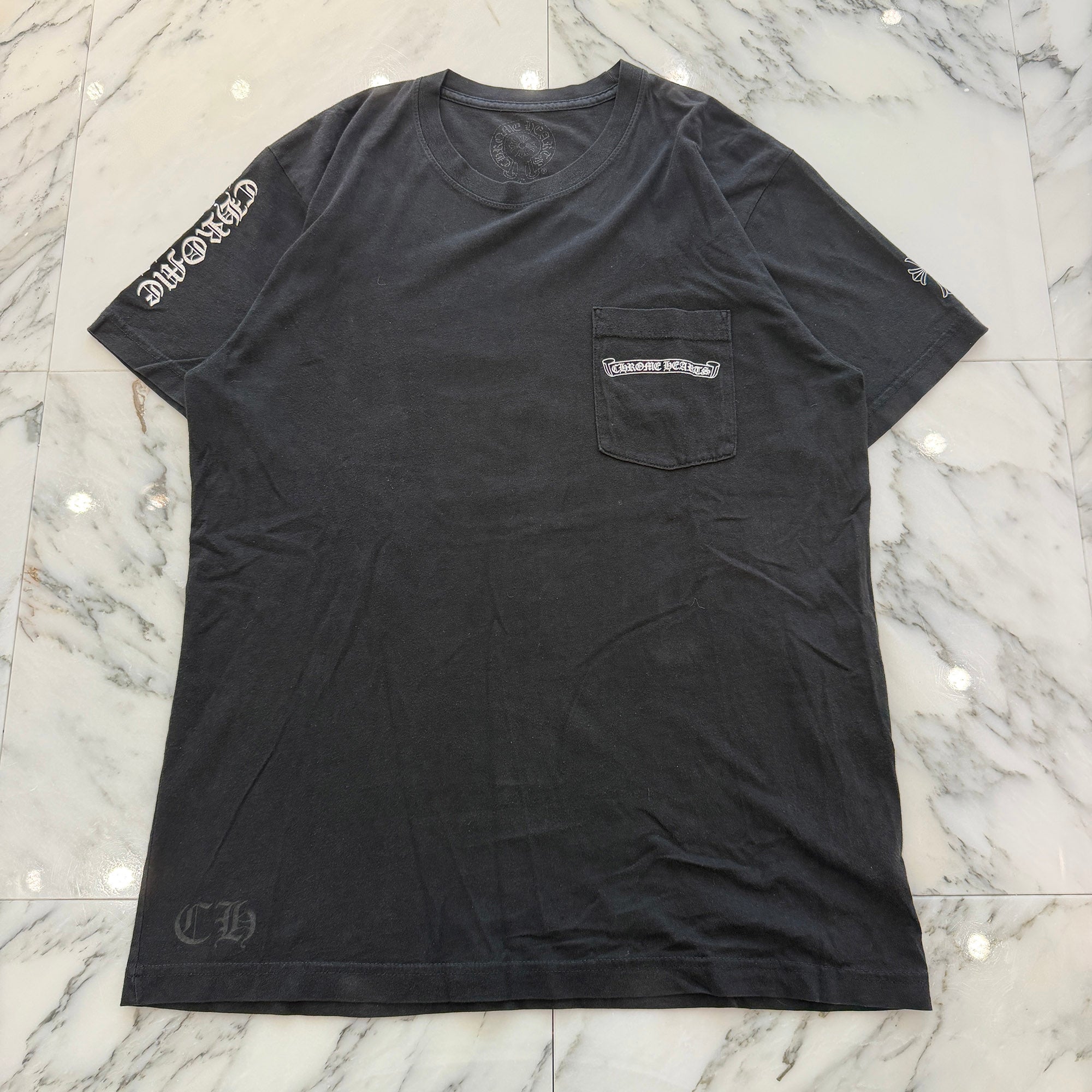 CHROME HEARTS Vertical Logo Back Cemetery Cross Print Tee Size L クロムハーツ ヴァーティカルロゴ バックセメタリークロスプリント Tシャツ サイズL