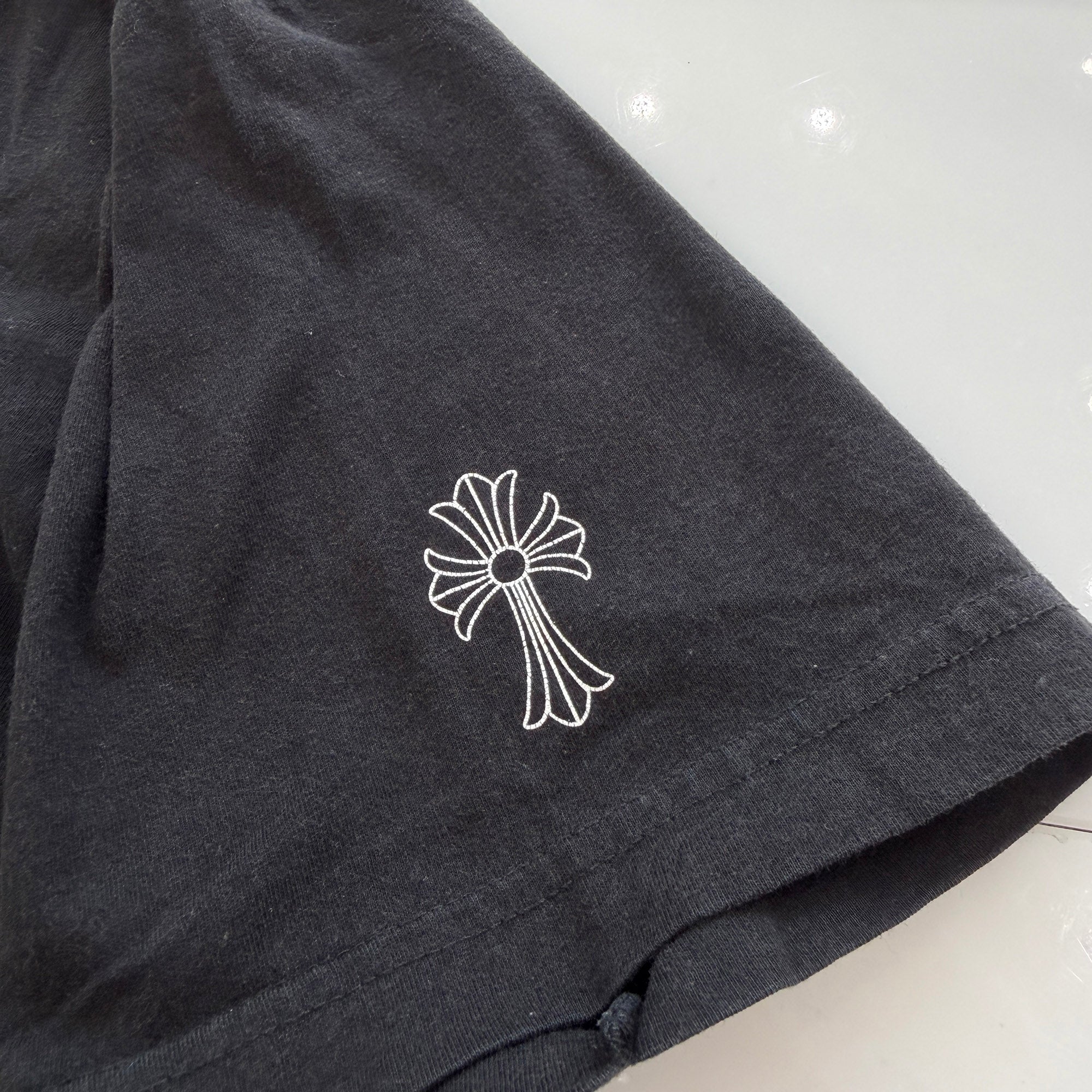 CHROME HEARTS Vertical Logo Back Cemetery Cross Print Tee Size L クロムハーツ ヴァーティカルロゴ バックセメタリークロスプリント Tシャツ サイズL