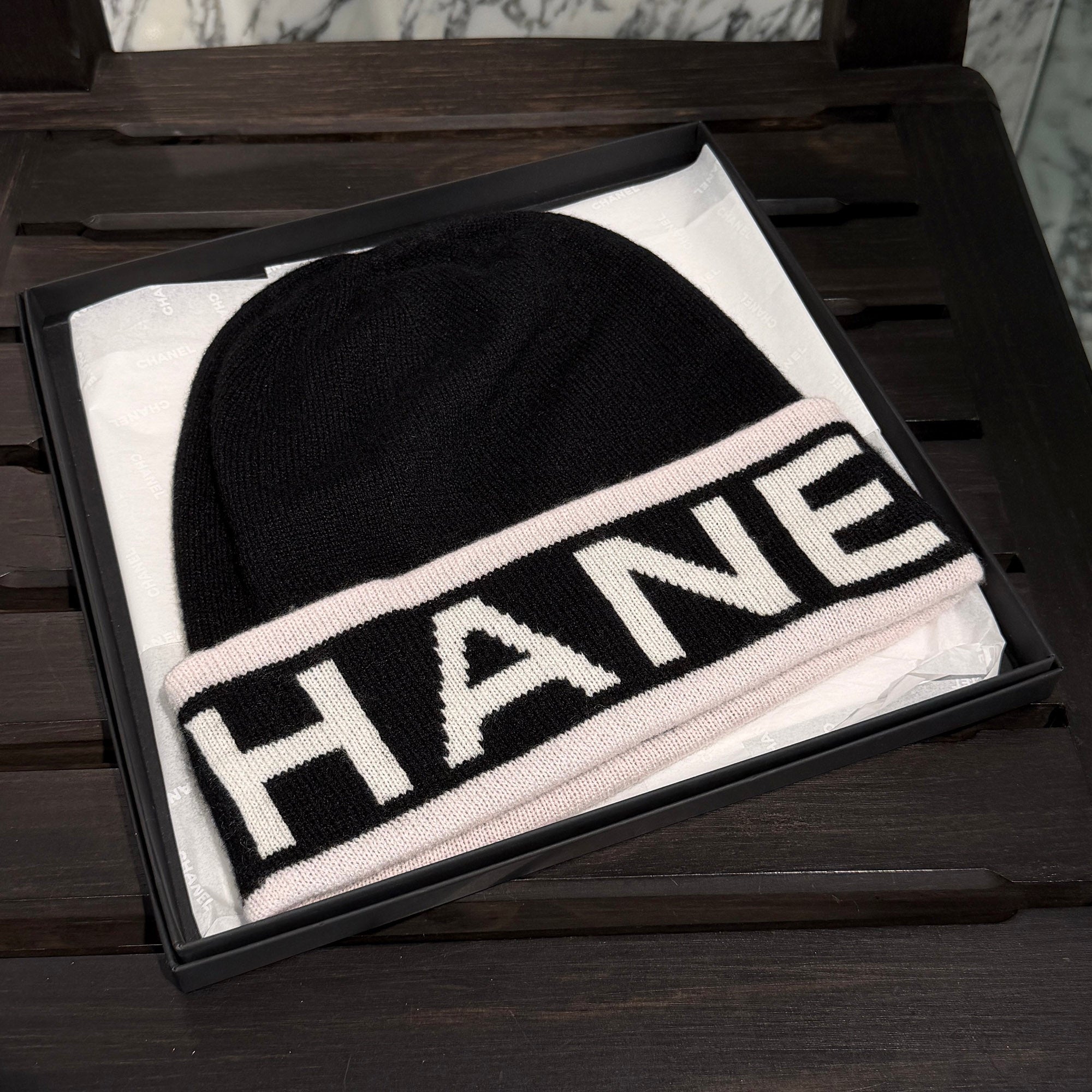 CHANEL 2024 Cruise Cashmere Logo Beanie AAA204 B17041 シャネル 2024クルーズ カシミア ロゴビーニー