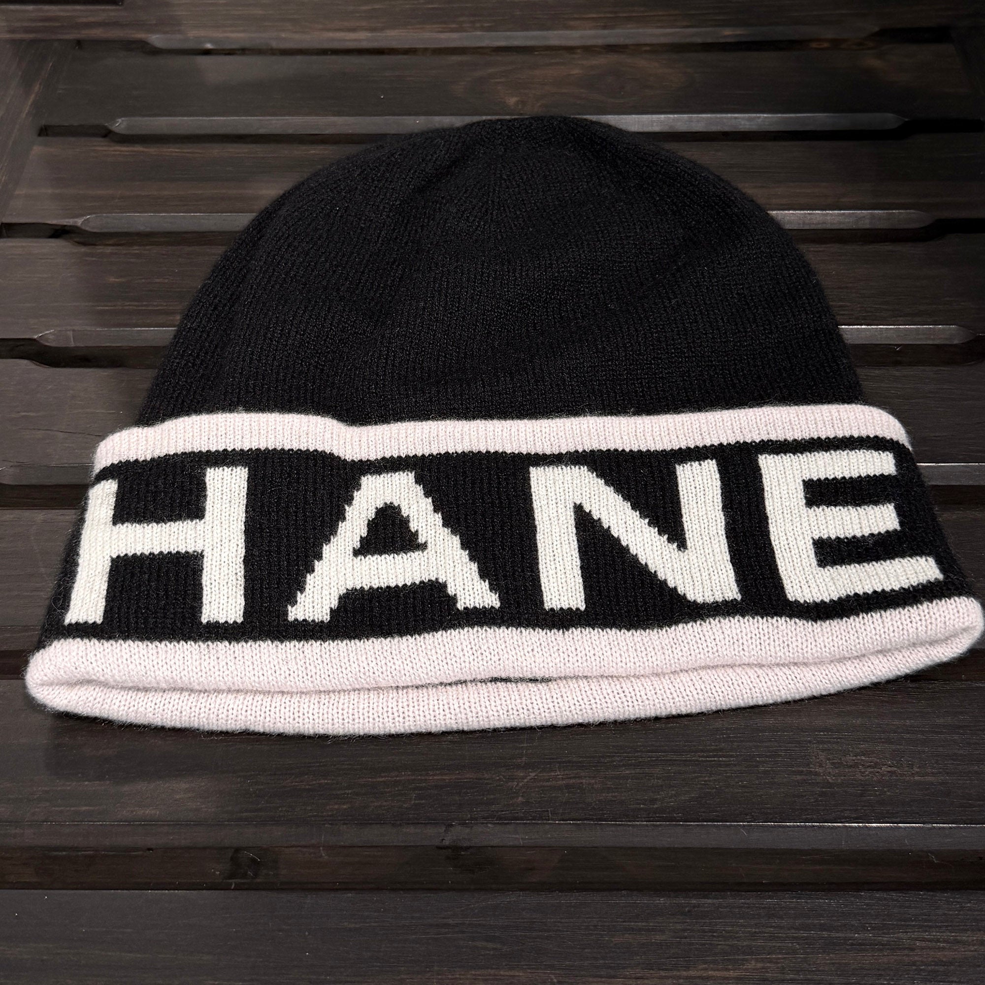 CHANEL 2024 Cruise Cashmere Logo Beanie AAA204 B17041 シャネル 2024クルーズ カシミア ロゴビーニー