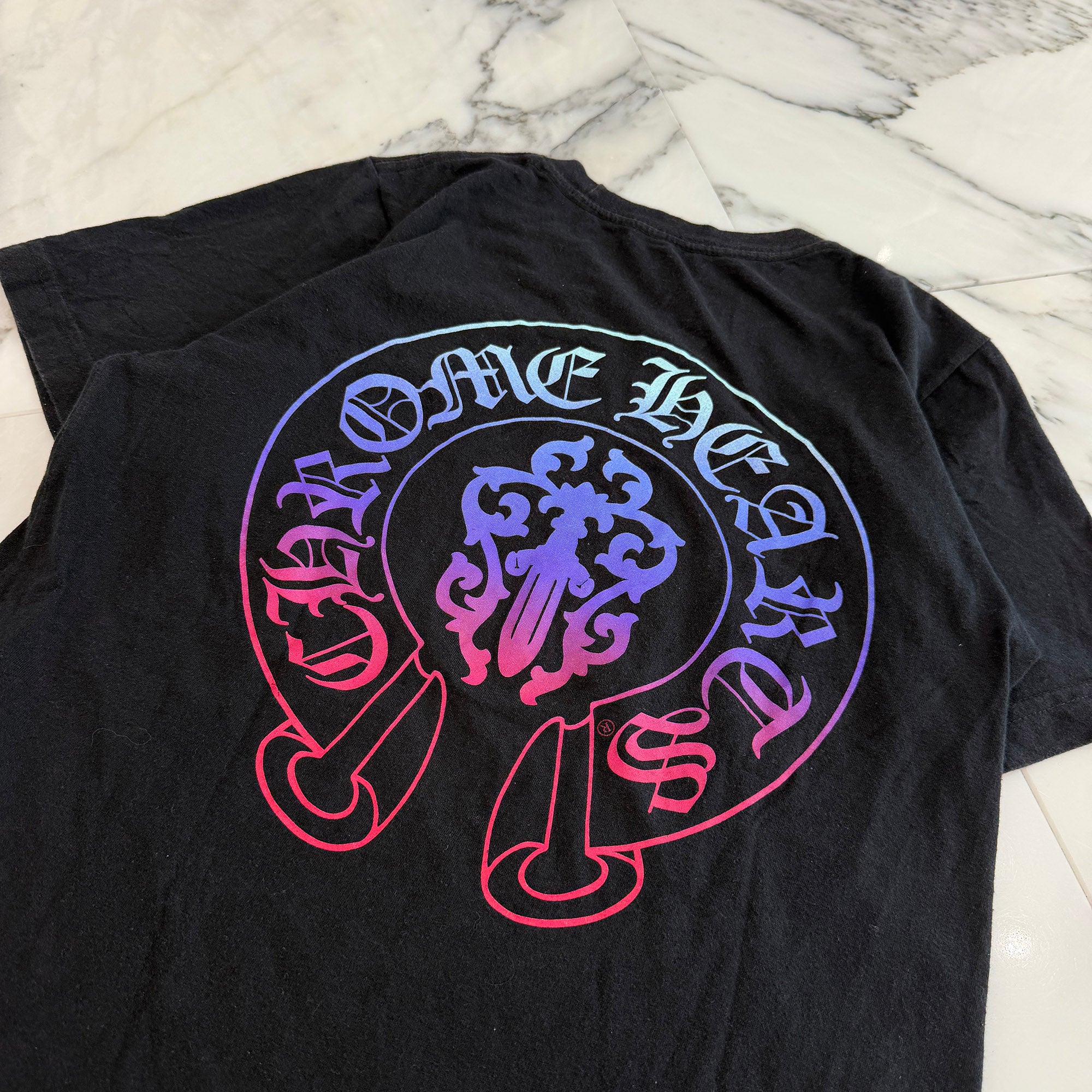 CHROME HEARTS Gradient Dagger Horseshoe Print Tee Size XS クロムハーツ グラデーション ダガー ホースシュー プリント Tシャツ サイズXS