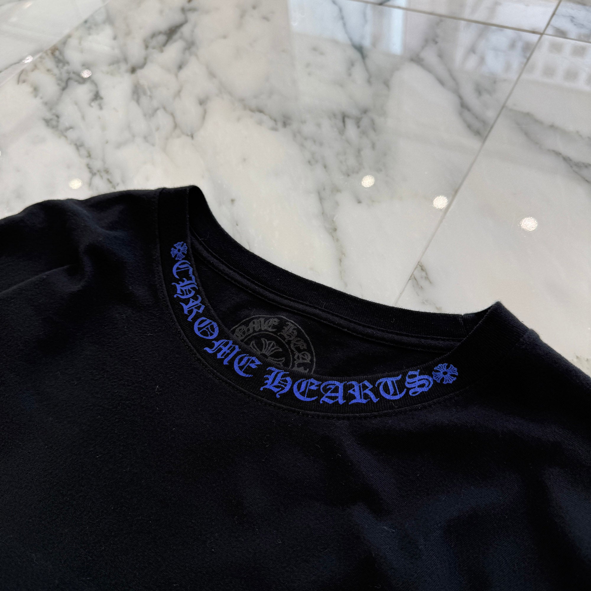 CHROME HEARTS 2024AW Old English Neck Logo Neon Blue Long Sleeve Tee Size XL クロムハーツ オールドイングリッシュネックロゴネオンブルーロングスリーブTシャツ サイズXL