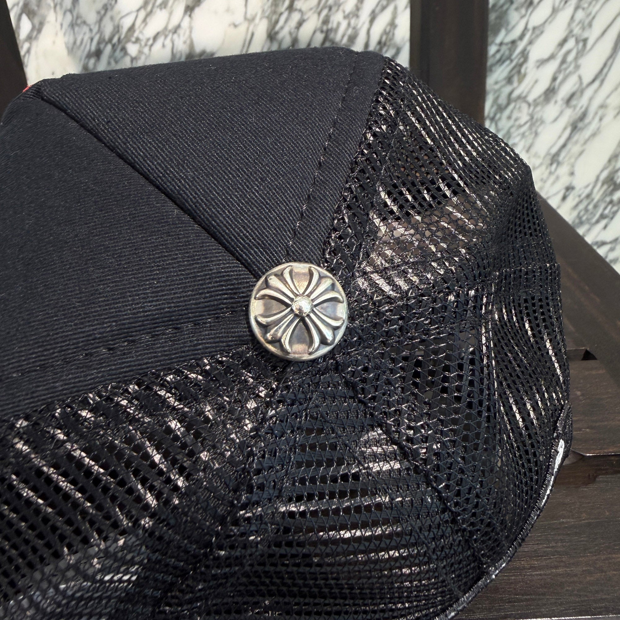 CHROME HEARTS Triple Cross Patch Trucker Cap ONE SIZE (51-61) クロムハーツ トリプルクロスパッチ トラッカーキャップ ONE SIZE (51-61)