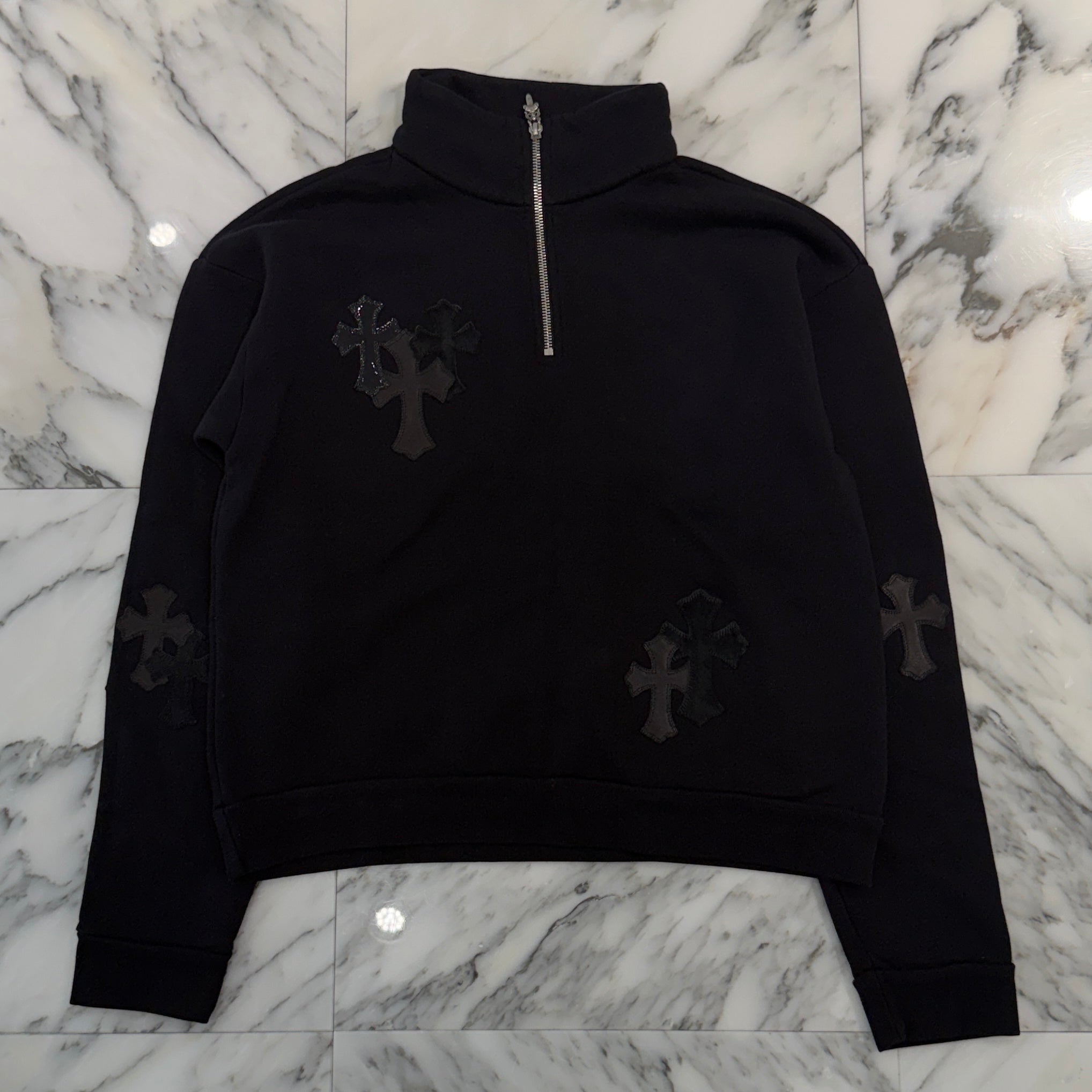 CHROME HEARTS Y NOT Multi Leather Cross Patch Half Zip Sweatshirt Size XS クロムハーツ ワイノット マルチレザークロスパッチ ハーフジップ スウェットシャツ サイズXS