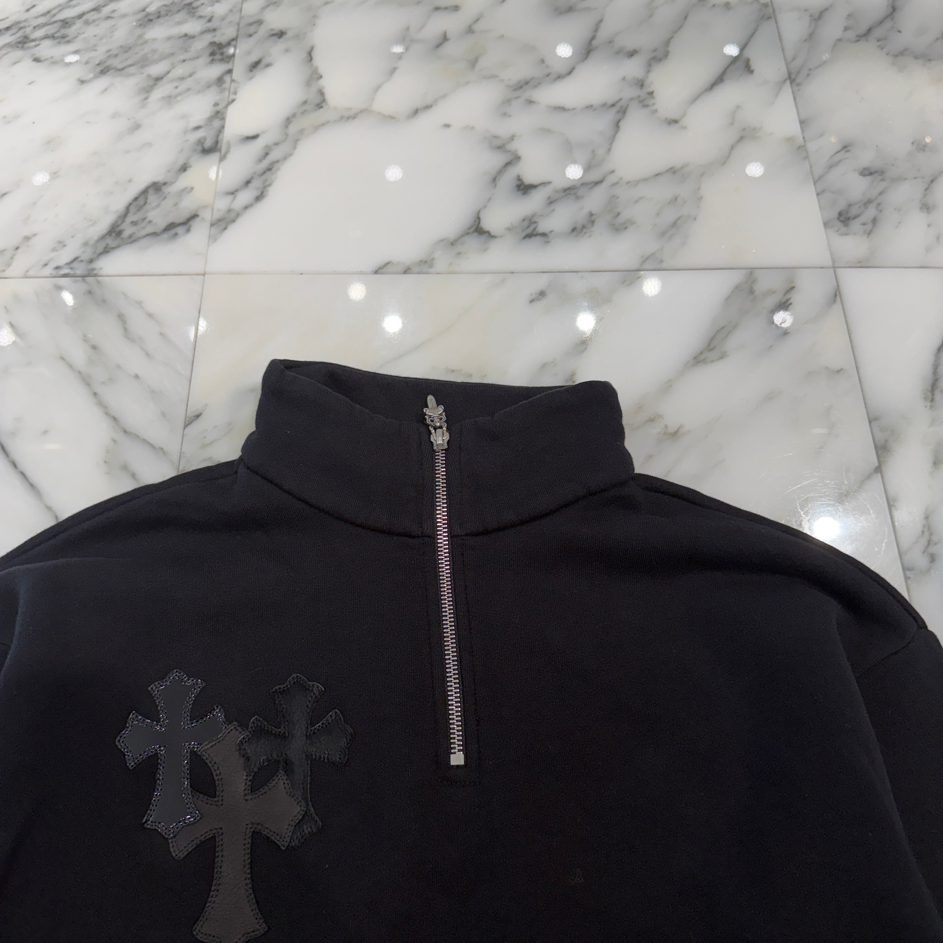 CHROME HEARTS Y NOT Multi Leather Cross Patch Half Zip Sweatshirt Size XS クロムハーツ ワイノット マルチレザークロスパッチ ハーフジップ スウェットシャツ サイズXS