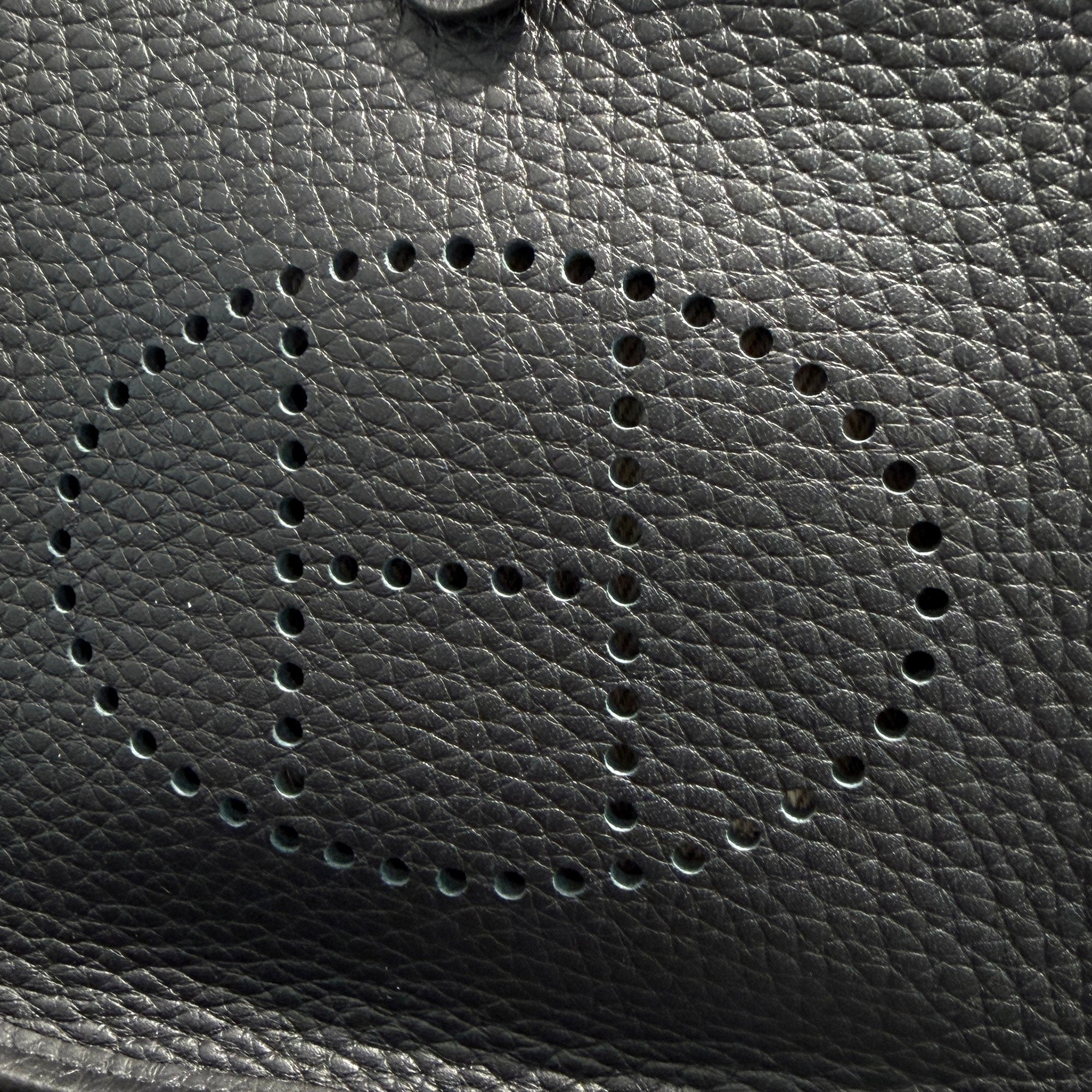 HERMES Evelyn Amazon TPM " NOIR " G刻印 エルメス エブリン アマゾン TPM "ノワール" レザーショルダーバッグ