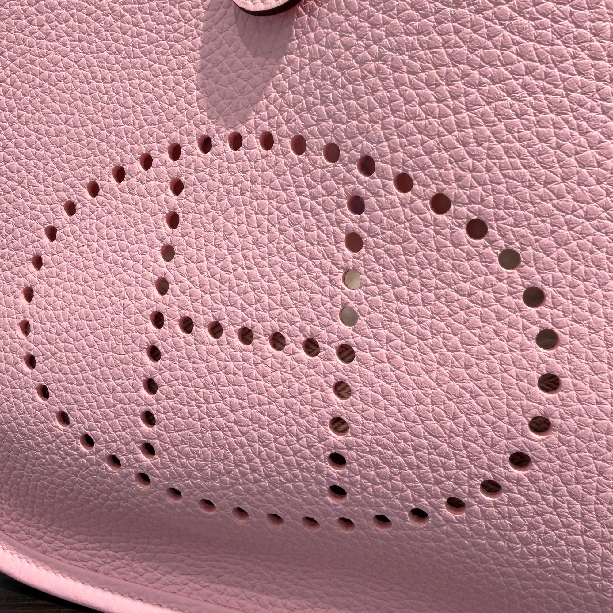 HERMES Evelyne Poche III Amazon 23 "Rose Sakura" K刻印 エルメス エブリン ポッシュ III アマゾン 23 "ローズサクラ" レザーショルダーバッグ