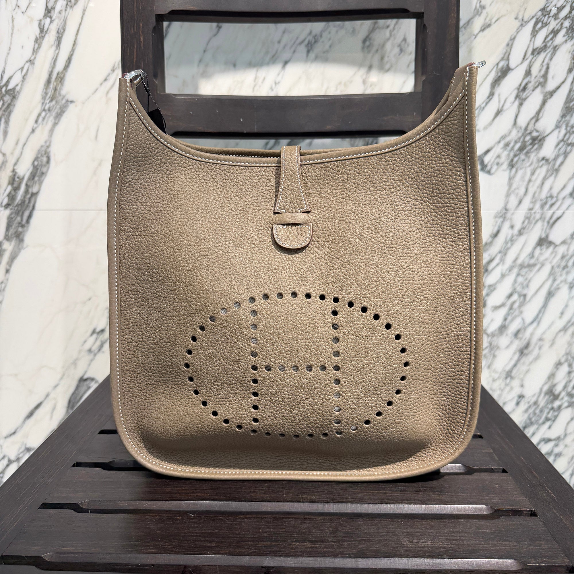 HERMES Evelyne Poche III Amazon 29 "Etoupe" G刻印 エルメス エブリン ポッシュ III アマゾン 29  "エトゥープ" レザーショルダーバッグ