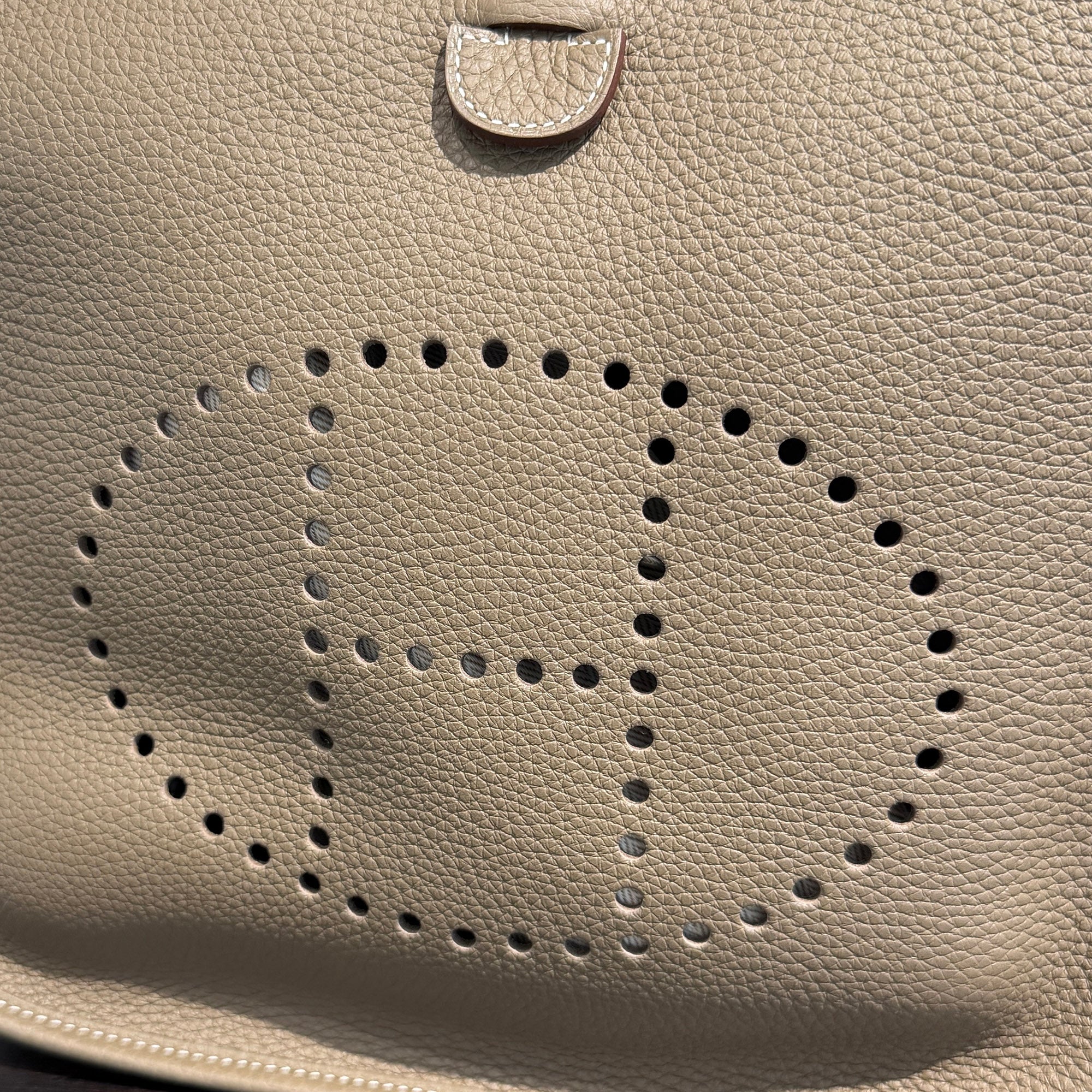 HERMES Evelyne Poche III Amazon 29 "Etoupe" G刻印 エルメス エブリン ポッシュ III アマゾン 29  "エトゥープ" レザーショルダーバッグ