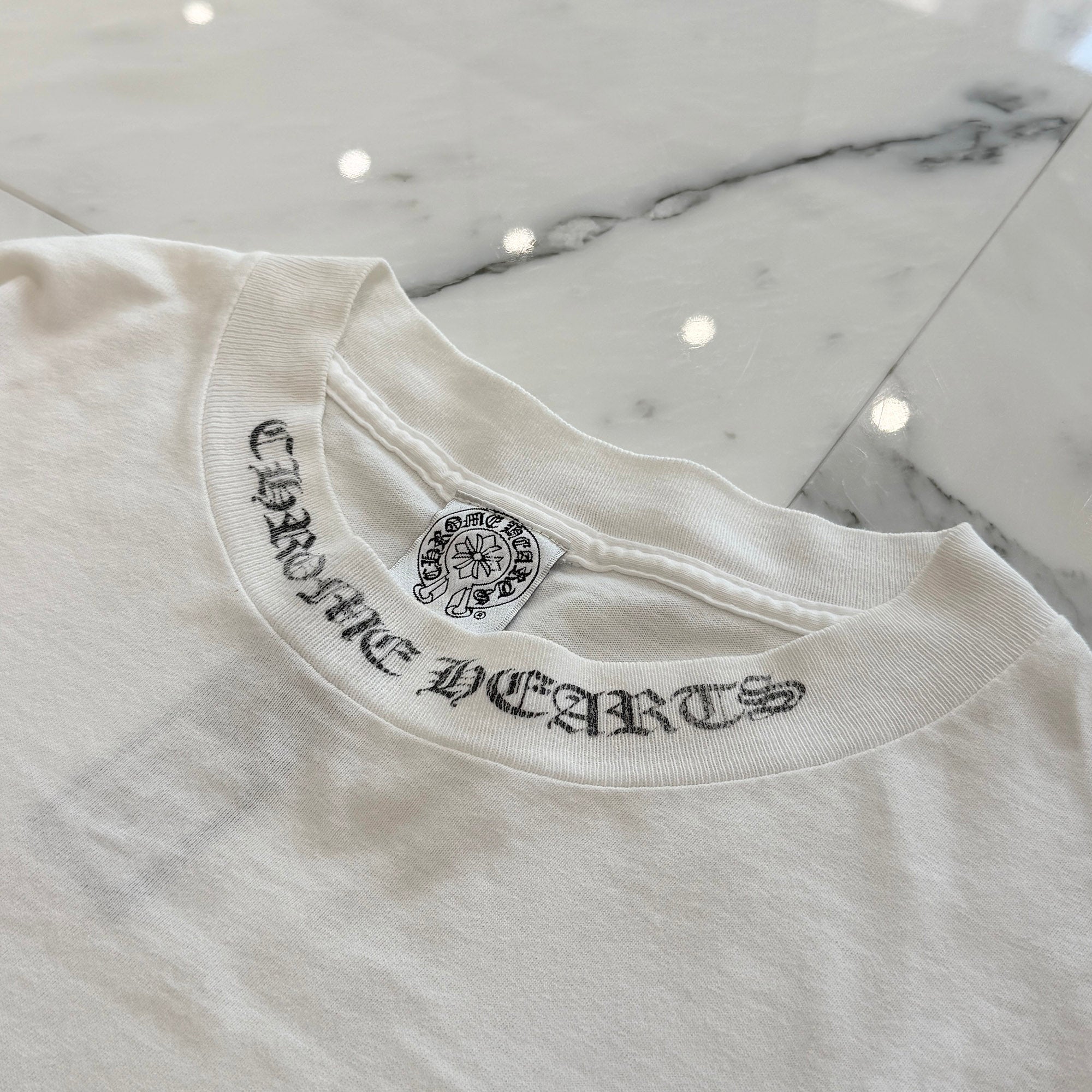 CHROME HEARTS Neck Logo Dagger Back Scroll Print Tee Size L クロムハーツ ネックロゴ ダガー バックスクロール プリント Tシャツ サイズL