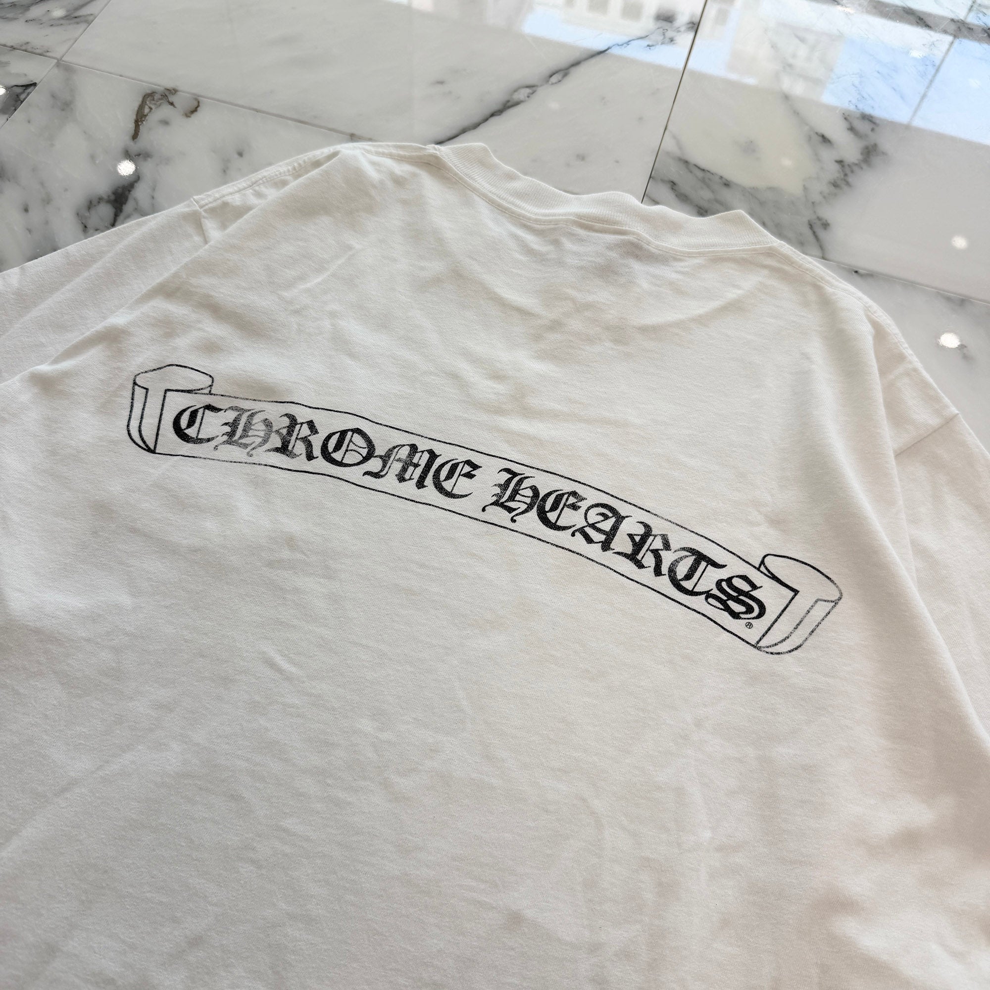CHROME HEARTS Neck Logo Dagger Back Scroll Print Tee Size L クロムハーツ ネックロゴ ダガー バックスクロール プリント Tシャツ サイズL