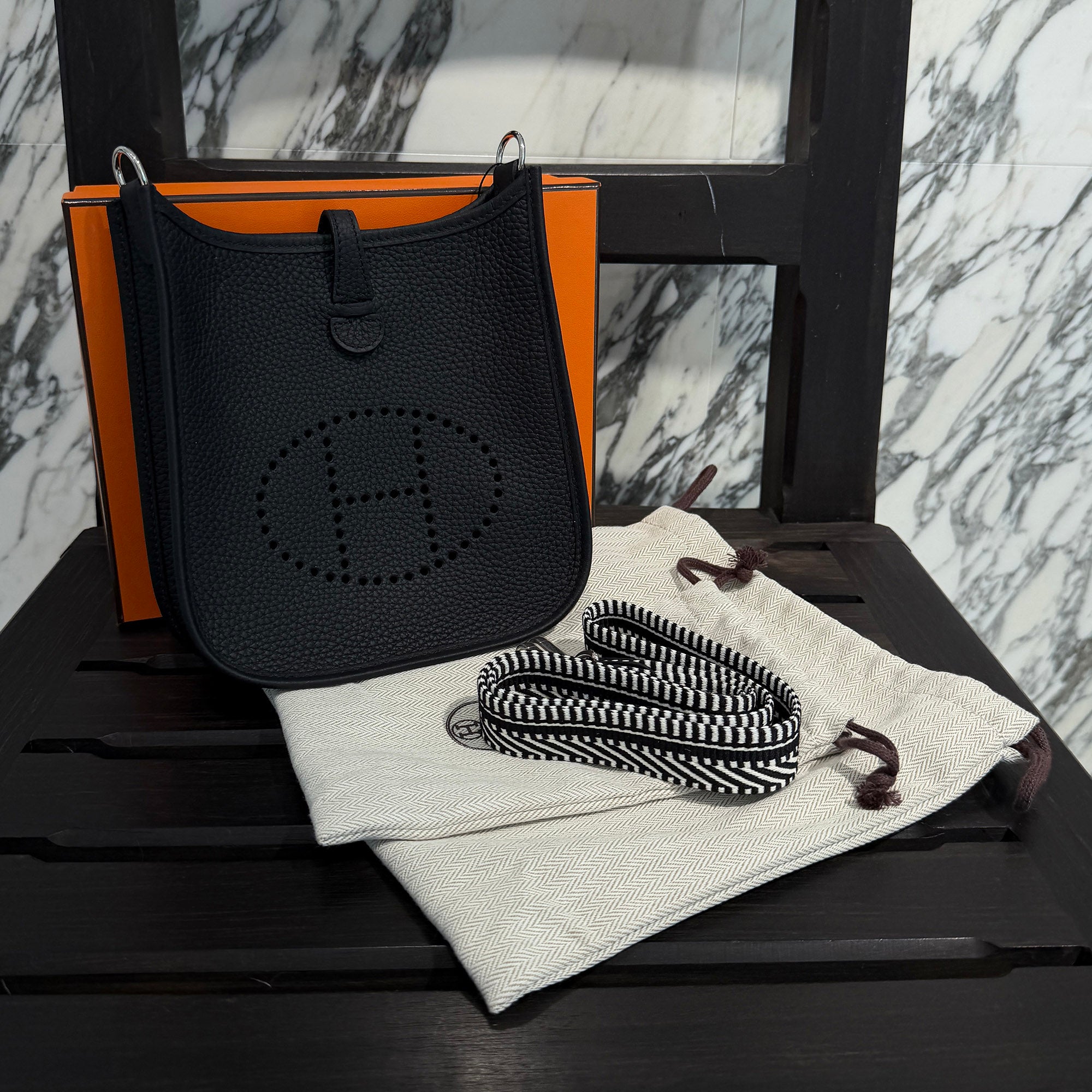 HERMES Evelyn Amazon TPM " NOIR " K刻印 エルメス エブリン アマゾン TPM "ノワール" レザーショルダーバッグ