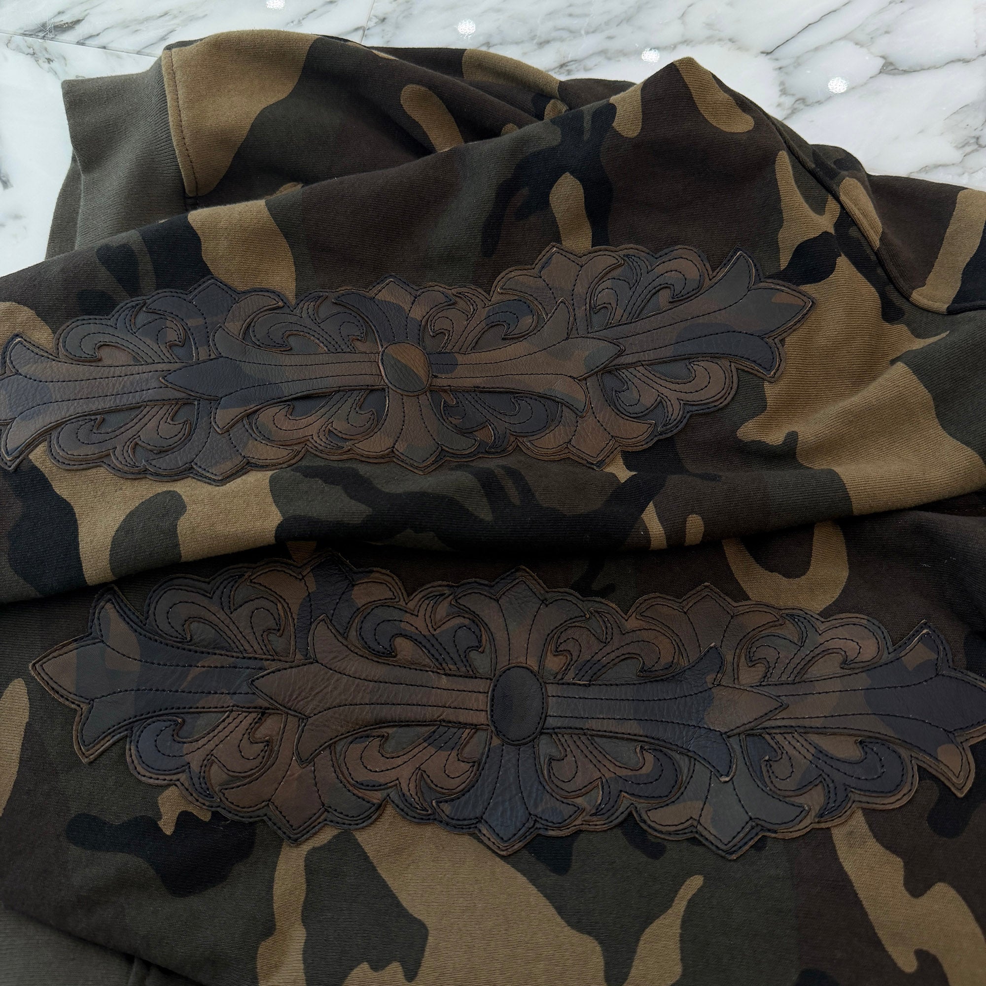 CHROME HEARTS Camo Floral Cross Horseshoe Leather Patch Zip Up Hoodie Size S クロムハーツ カモ フローラルクロス ホースシュー レザーパッチ ジップアップフーディ サイズS