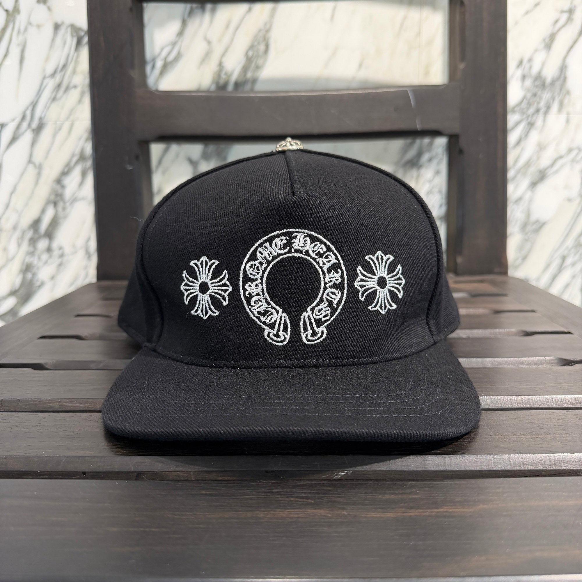 CHROME HEARTS CH Plus Horseshoe Embroidery Baseball Cap Size ONE SIZE (51-61) クロムハーツ CHプラス ホースシュー 刺繍 ベースボールキャップ サイズONE SIZE (51-61)