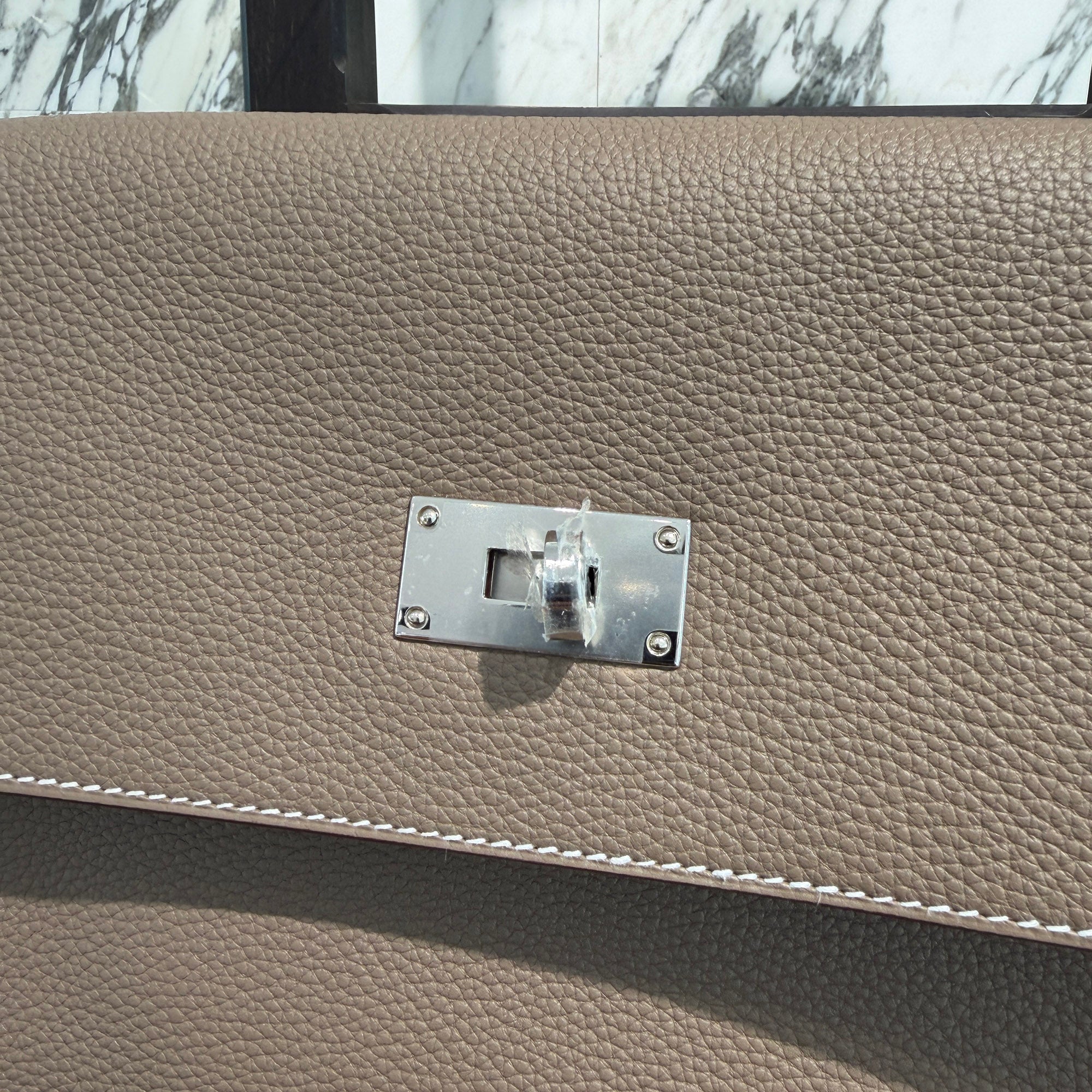 HERMES Kelly Messenger PM 24 "Etoupe" G刻印 エルメス ケリー メッセンジャー PM 24 "エトゥープ"