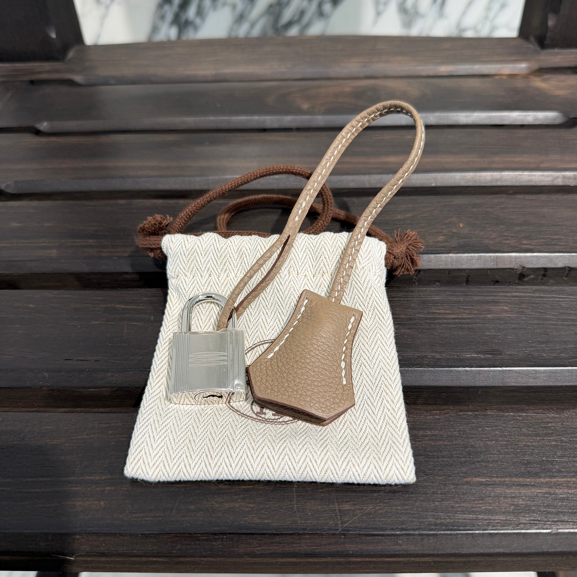 HERMES Kelly Messenger PM 24 "Etoupe" G刻印 エルメス ケリー メッセンジャー PM 24 "エトゥープ"