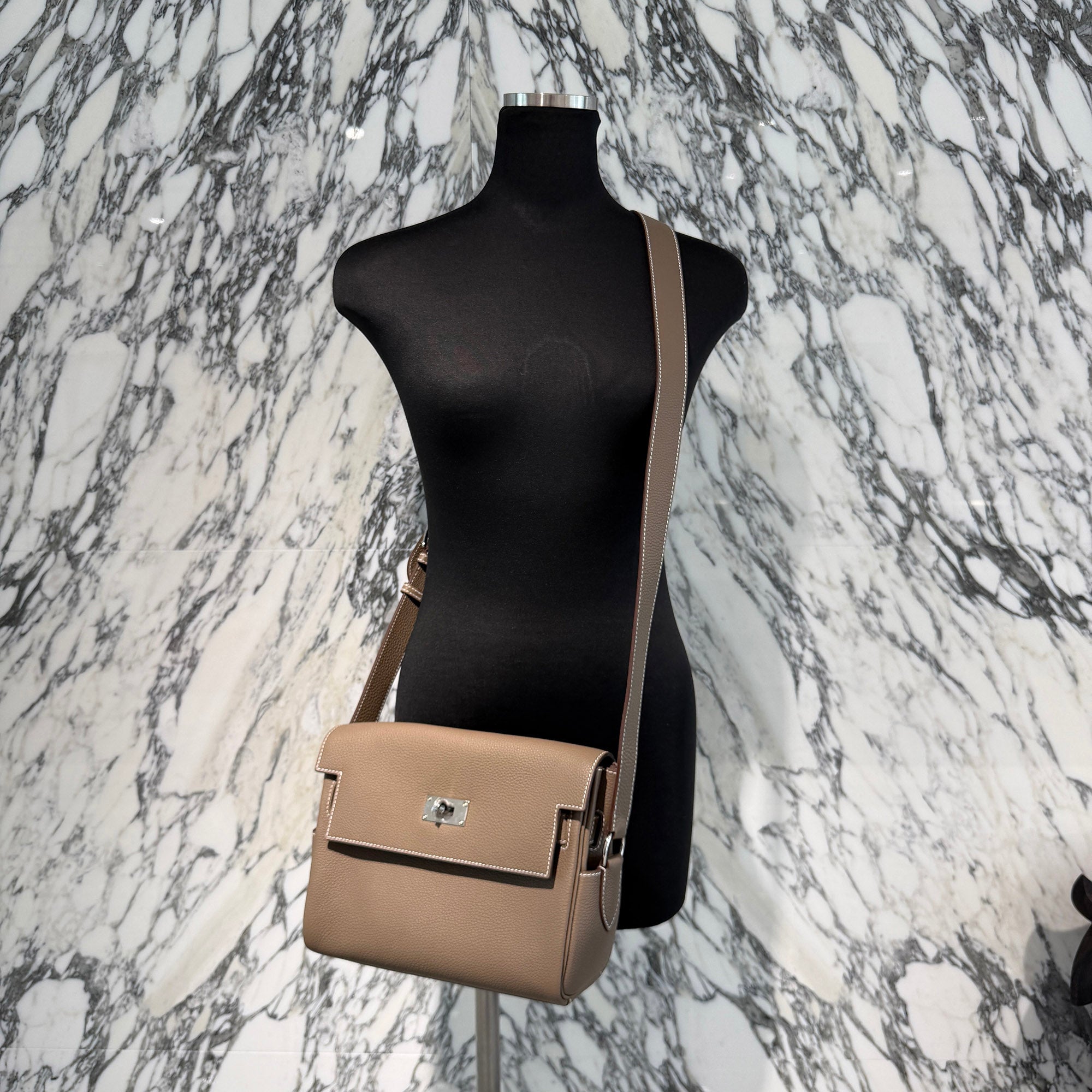 HERMES Kelly Messenger PM 24 "Etoupe" G刻印 エルメス ケリー メッセンジャー PM 24 "エトゥープ"