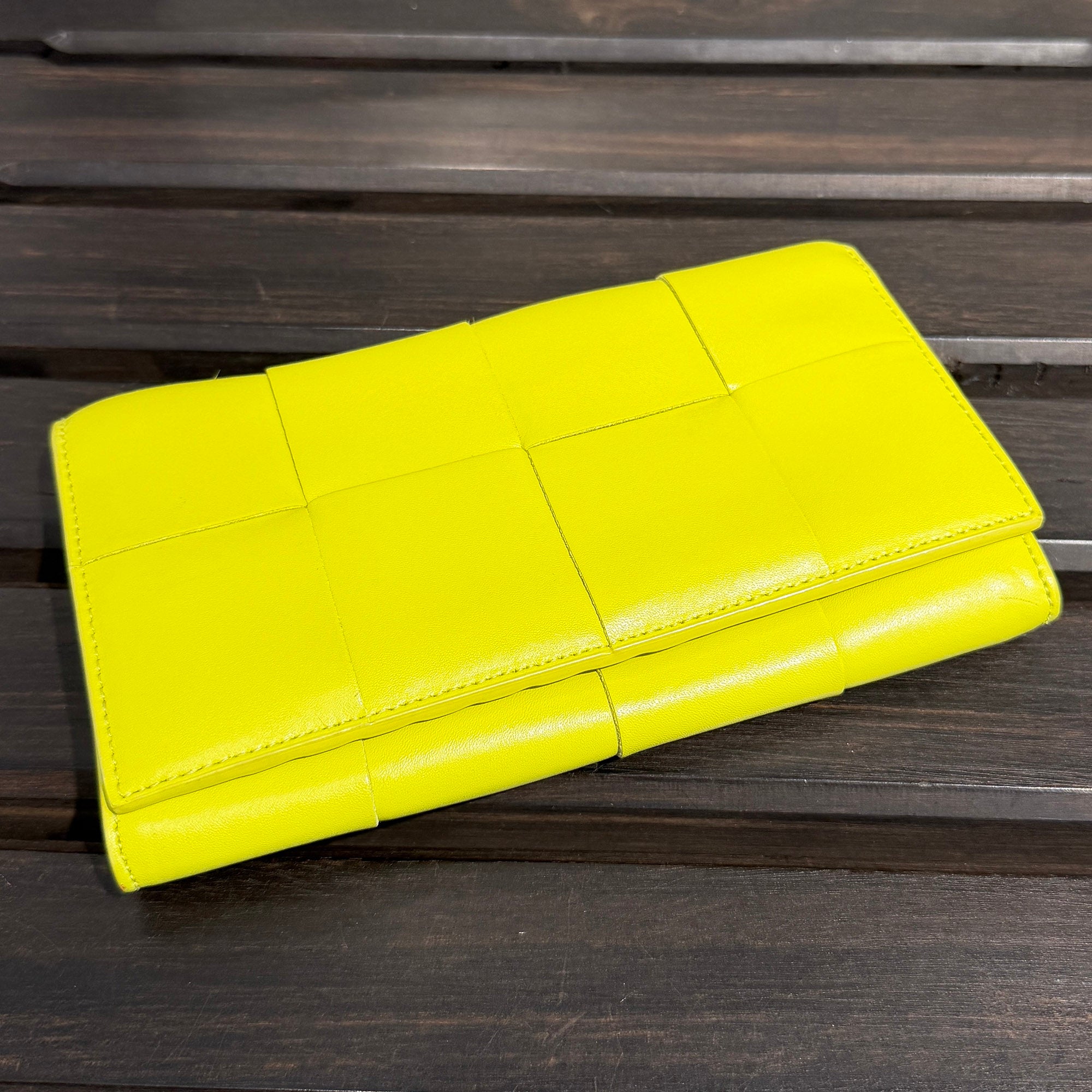 BOTTEGA VENETA 2022SS CASSETTE Flap Wallet "Acid Kiwi" 667433 ボッテガヴェネタ カセット フラップ ウォレット "アシッドキウイ"