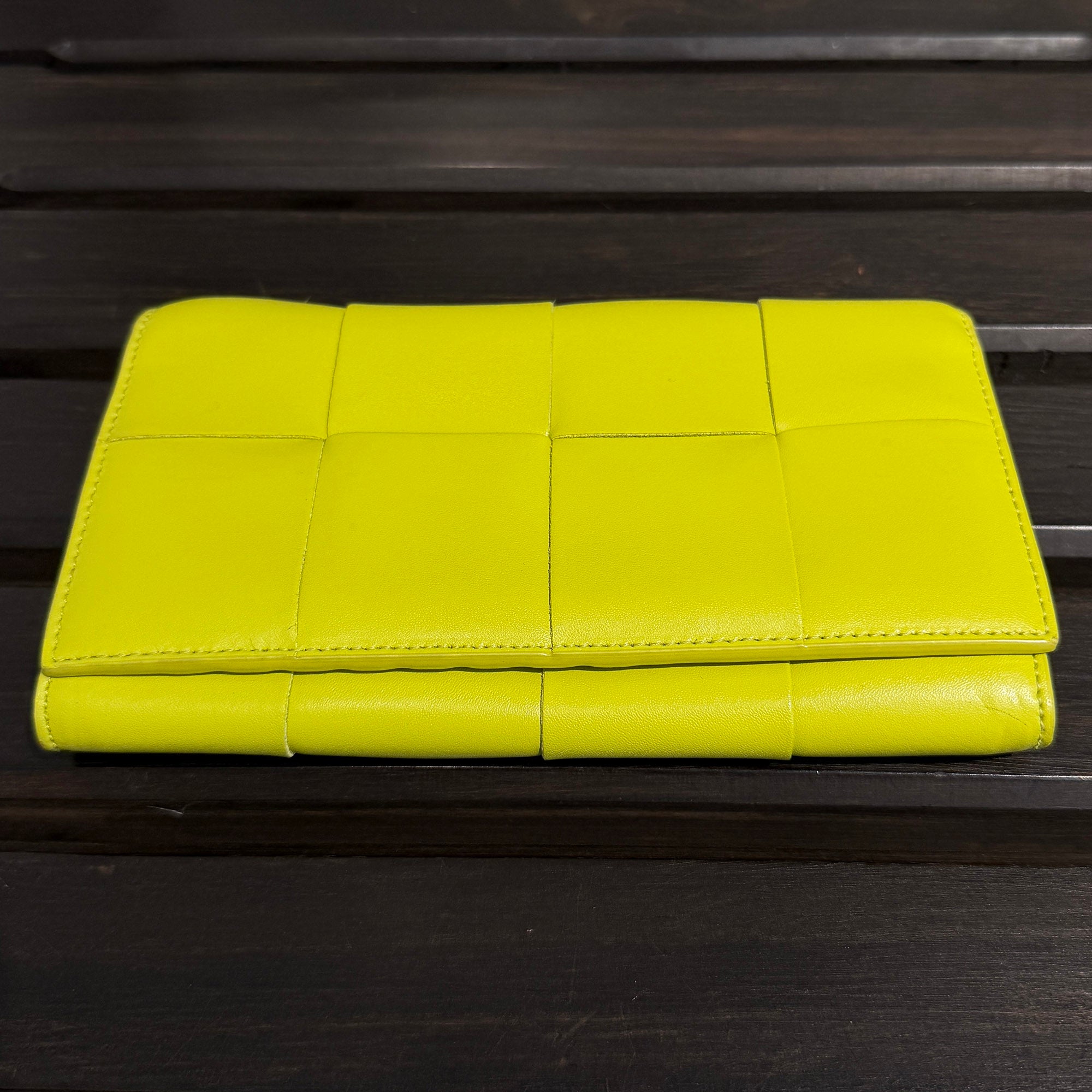 BOTTEGA VENETA 2022SS CASSETTE Flap Wallet "Acid Kiwi" 667433 ボッテガヴェネタ カセット フラップ ウォレット "アシッドキウイ"