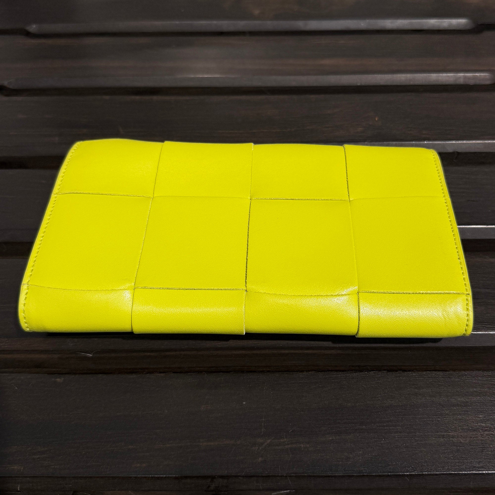 BOTTEGA VENETA 2022SS CASSETTE Flap Wallet "Acid Kiwi" 667433 ボッテガヴェネタ カセット フラップ ウォレット "アシッドキウイ"