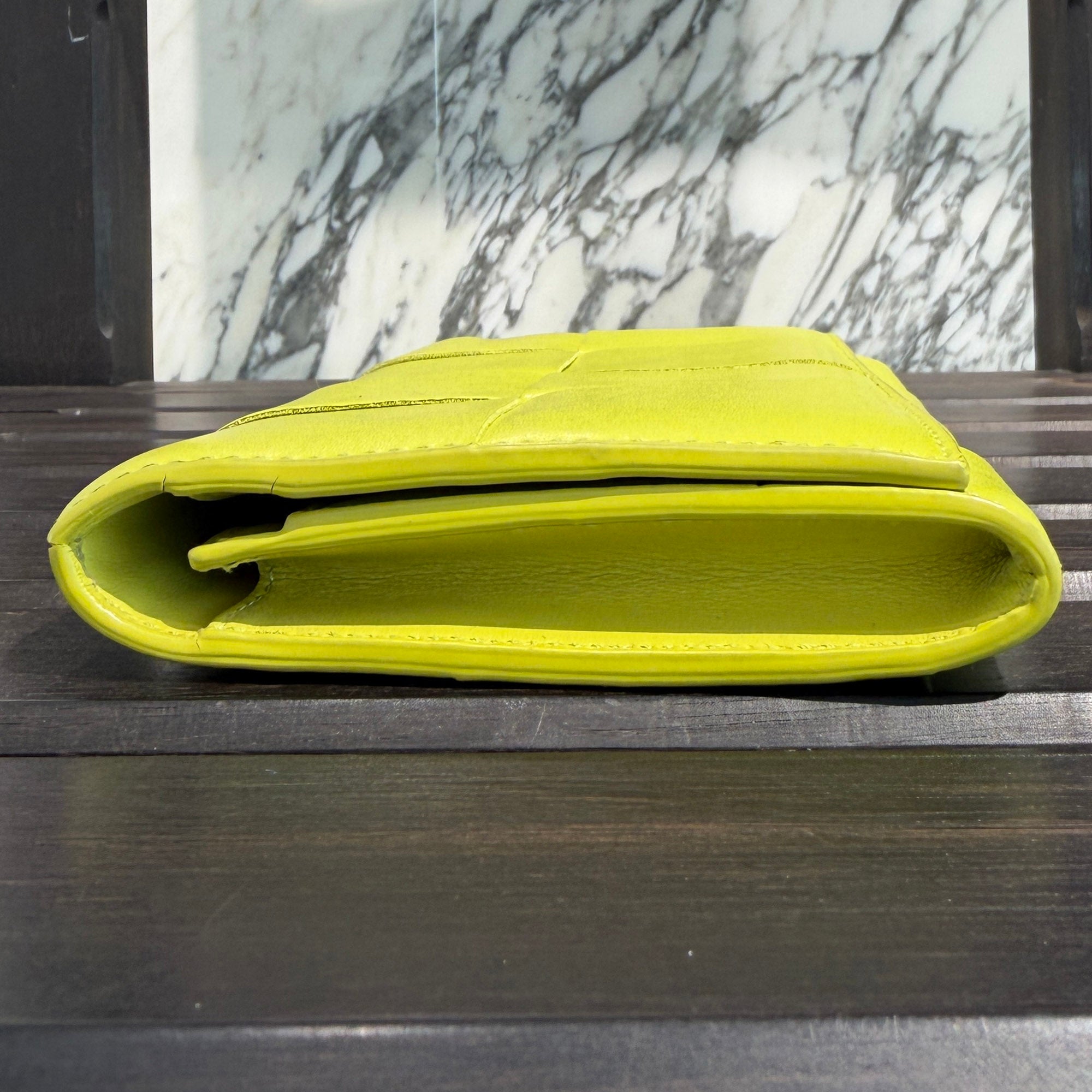 BOTTEGA VENETA 2022SS CASSETTE Flap Wallet "Acid Kiwi" 667433 ボッテガヴェネタ カセット フラップ ウォレット "アシッドキウイ"