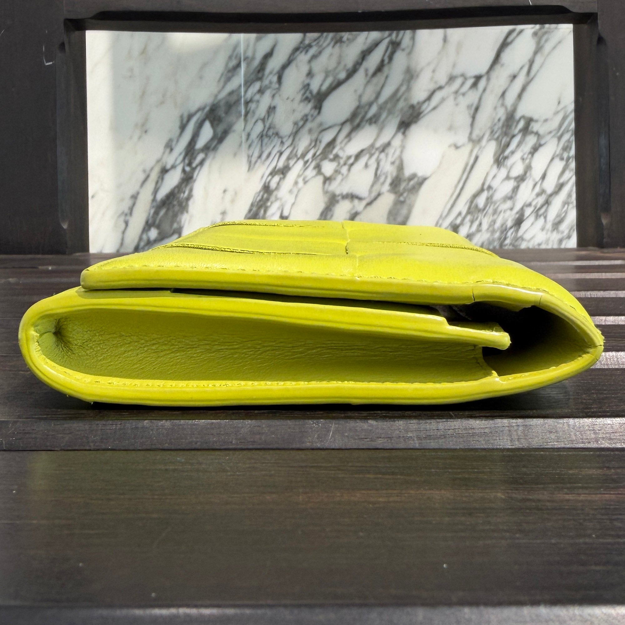 BOTTEGA VENETA 2022SS CASSETTE Flap Wallet "Acid Kiwi" 667433 ボッテガヴェネタ カセット フラップ ウォレット "アシッドキウイ"