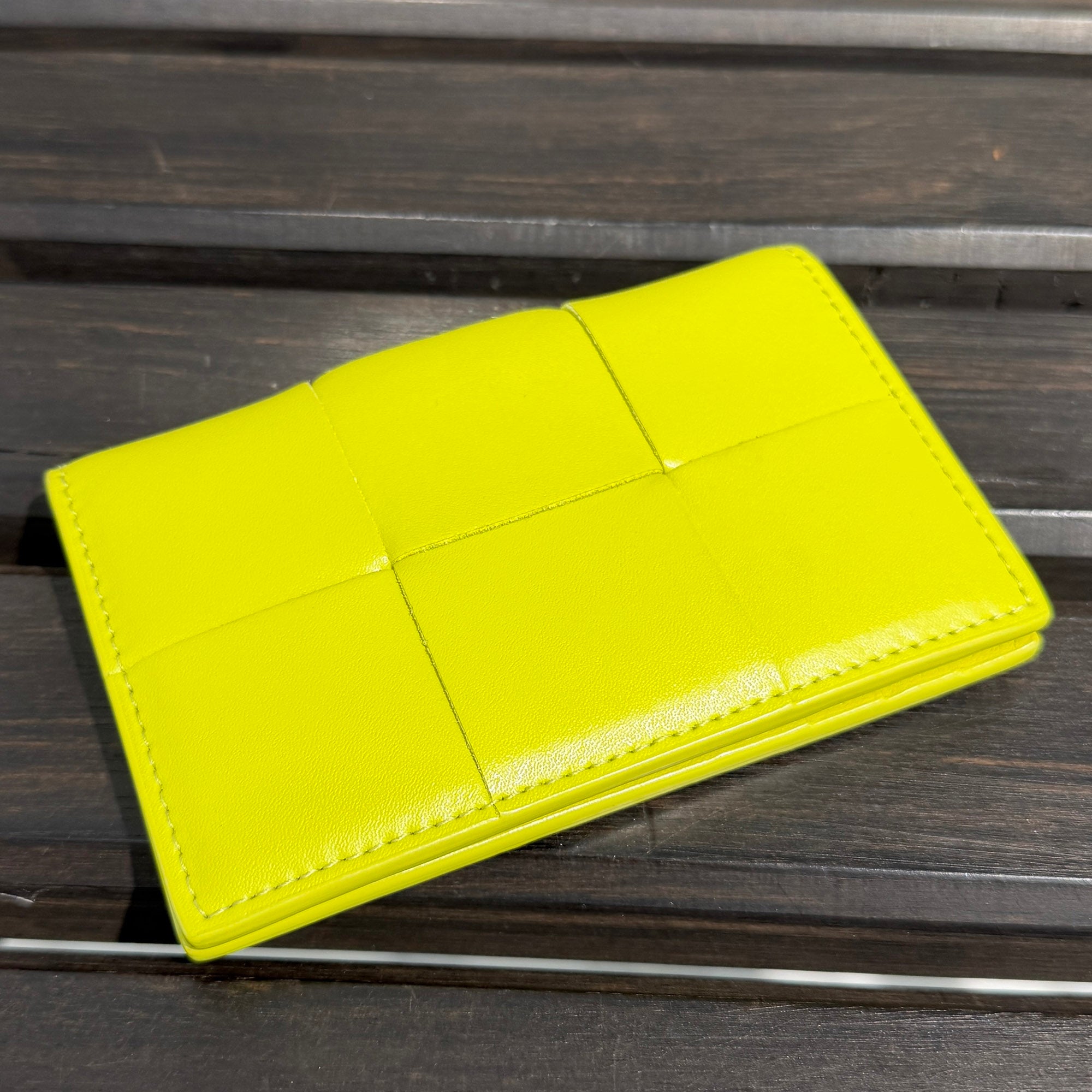 BOTTEGA VENETA 2022SS CASSETTE Credit Card Case "Acid Kiwi" 651401 ボッテガヴェネタ カセット クレジットカードケース "アシッドキウイ"