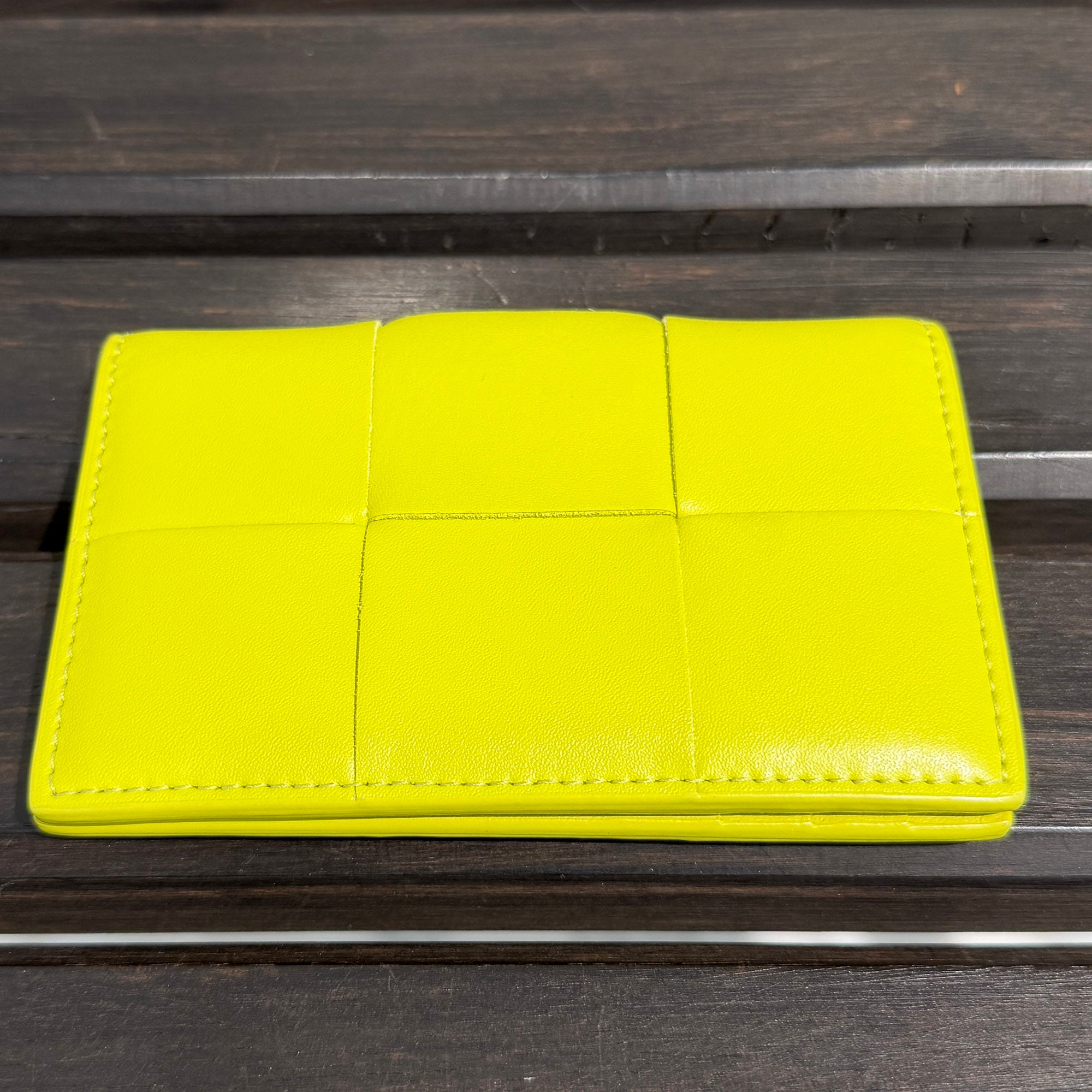 BOTTEGA VENETA 2022SS CASSETTE Credit Card Case "Acid Kiwi" 651401 ボッテガヴェネタ カセット クレジットカードケース "アシッドキウイ"