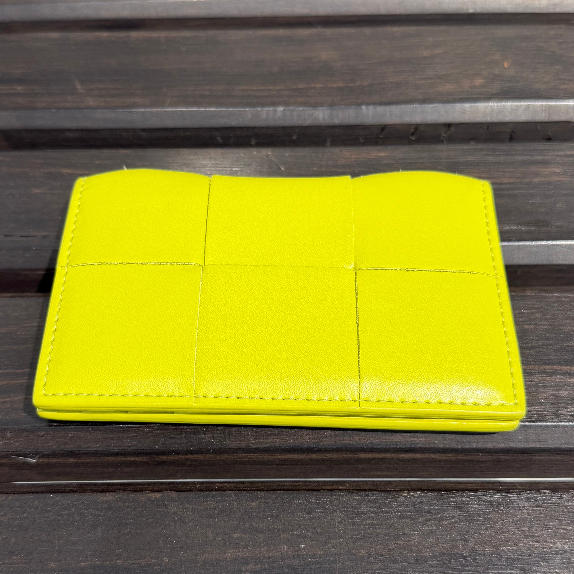 BOTTEGA VENETA 2022SS CASSETTE Credit Card Case "Acid Kiwi" 651401 ボッテガヴェネタ カセット クレジットカードケース "アシッドキウイ"
