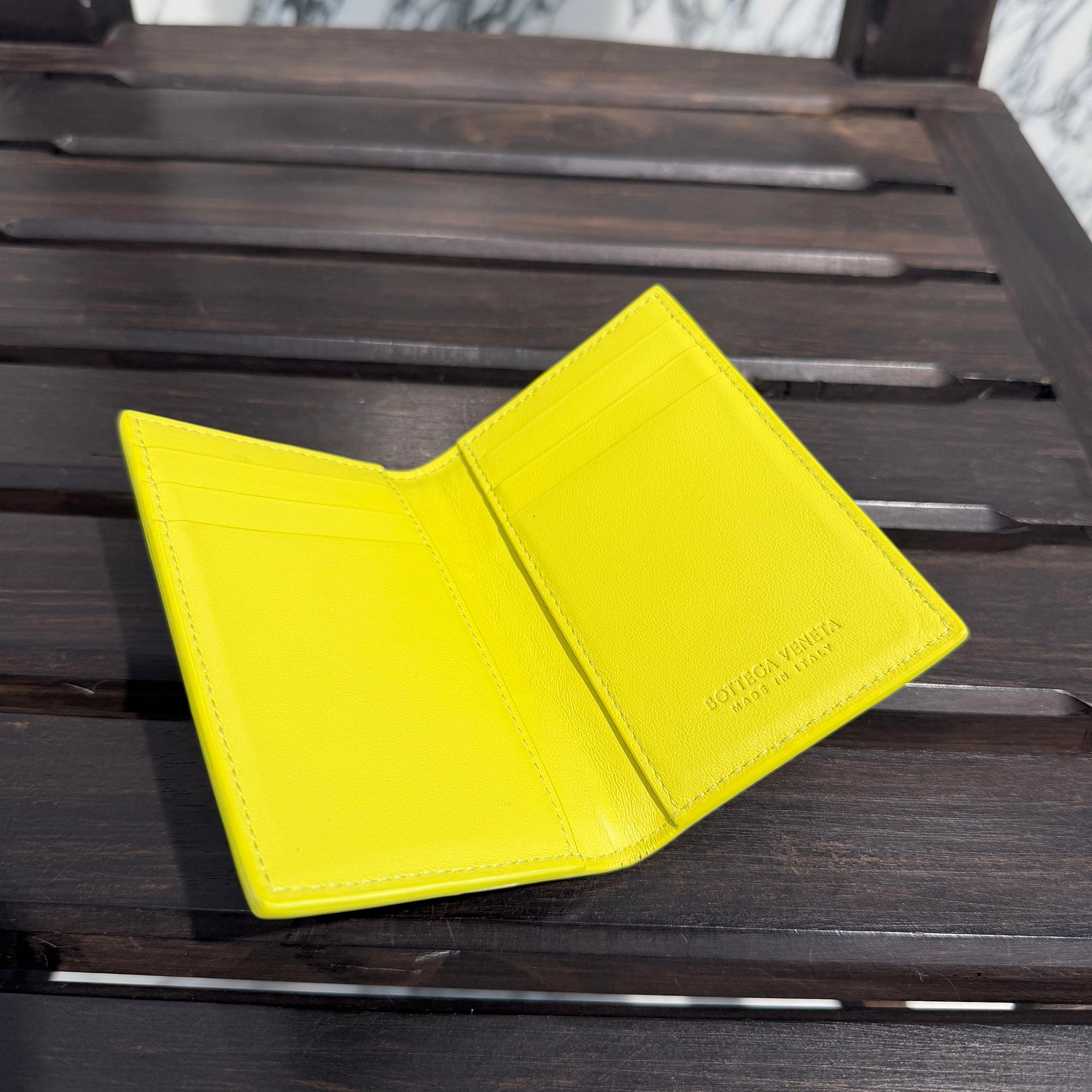 BOTTEGA VENETA 2022SS CASSETTE Credit Card Case "Acid Kiwi" 651401 ボッテガヴェネタ カセット クレジットカードケース "アシッドキウイ"