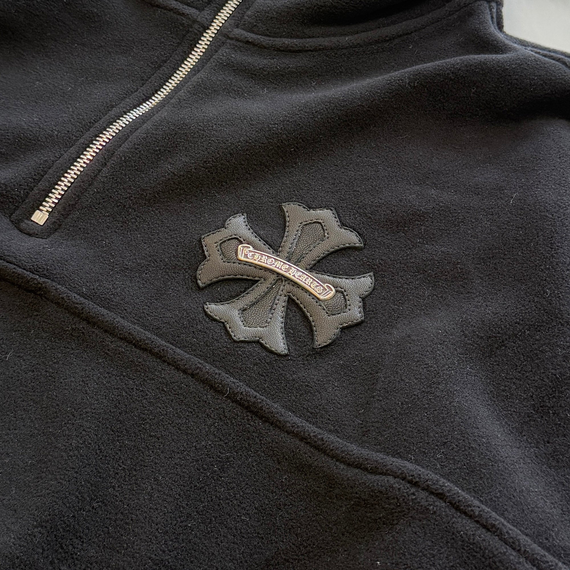 CHROME HEARTS Y NOT CH Plus Leather Patch Fleece Half Zip Sweatshirt Size XXL クロムハーツ ワイノット CHプラス レザー クロス パッチ フリース ハーフジップ スウェットシャツ サイズXXL