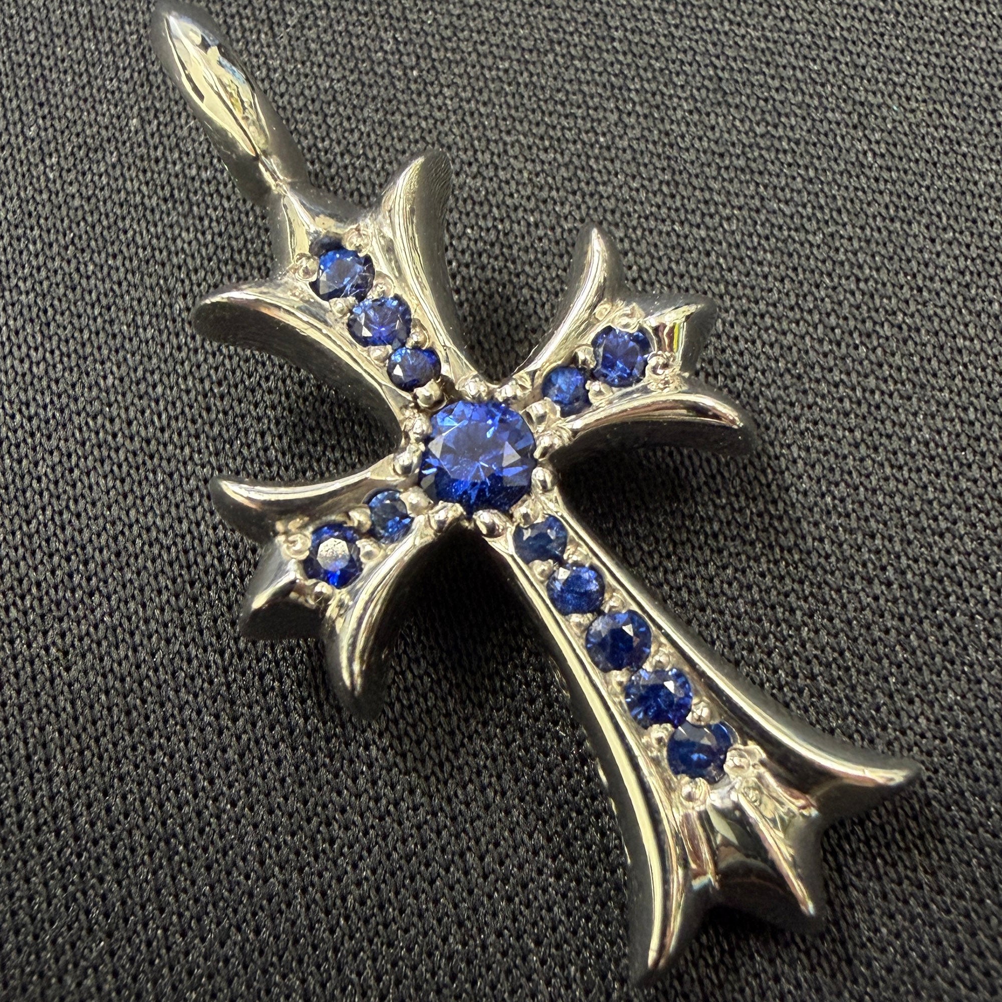 CHROME HEARTS 18K WG Tiny Fat Cross Pave Blue Sapphire Pendant Top クロムハーツ 18K ホワイトゴールド クロムハーツ タイニーファットクロス パヴェブルーサファイア ペンダントトップ