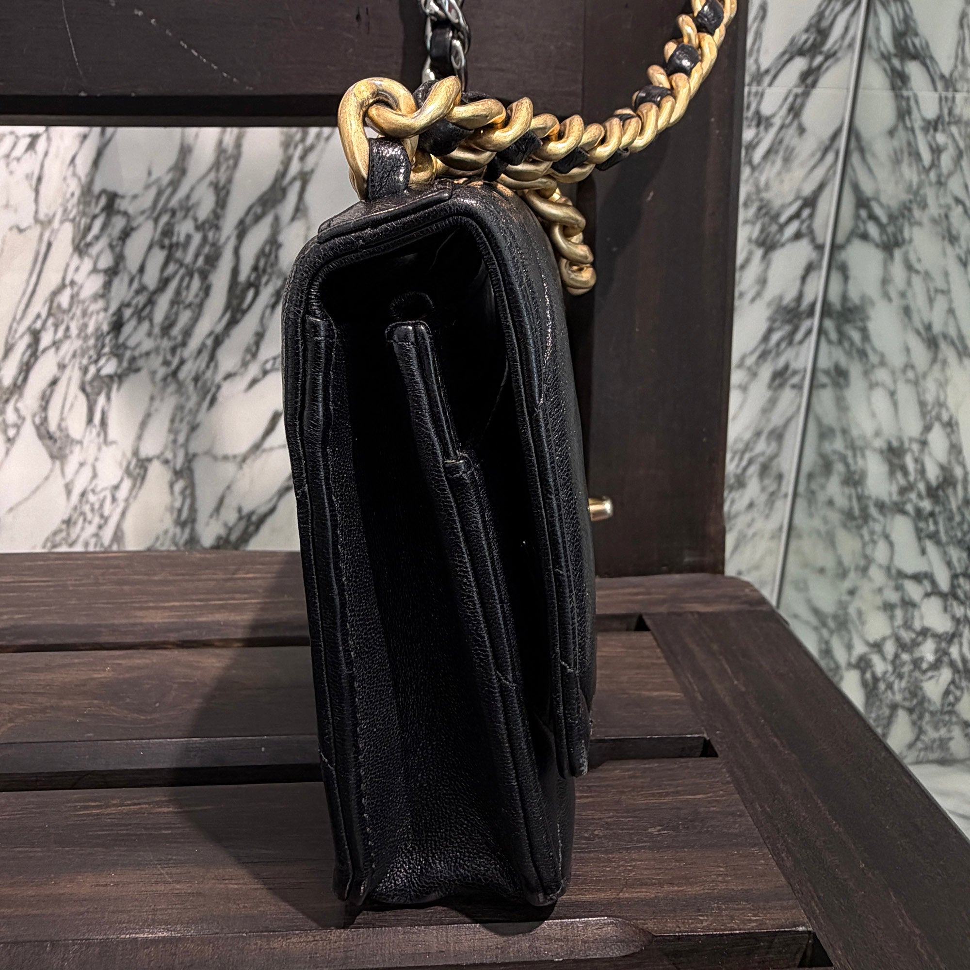 CHANEL 19 Matelassé Chain Wallet Clutch Shoulder Bag AP0957 シャネル 19 マトラッセ チェーンウォレット クラッチ シャルダーバッグ
